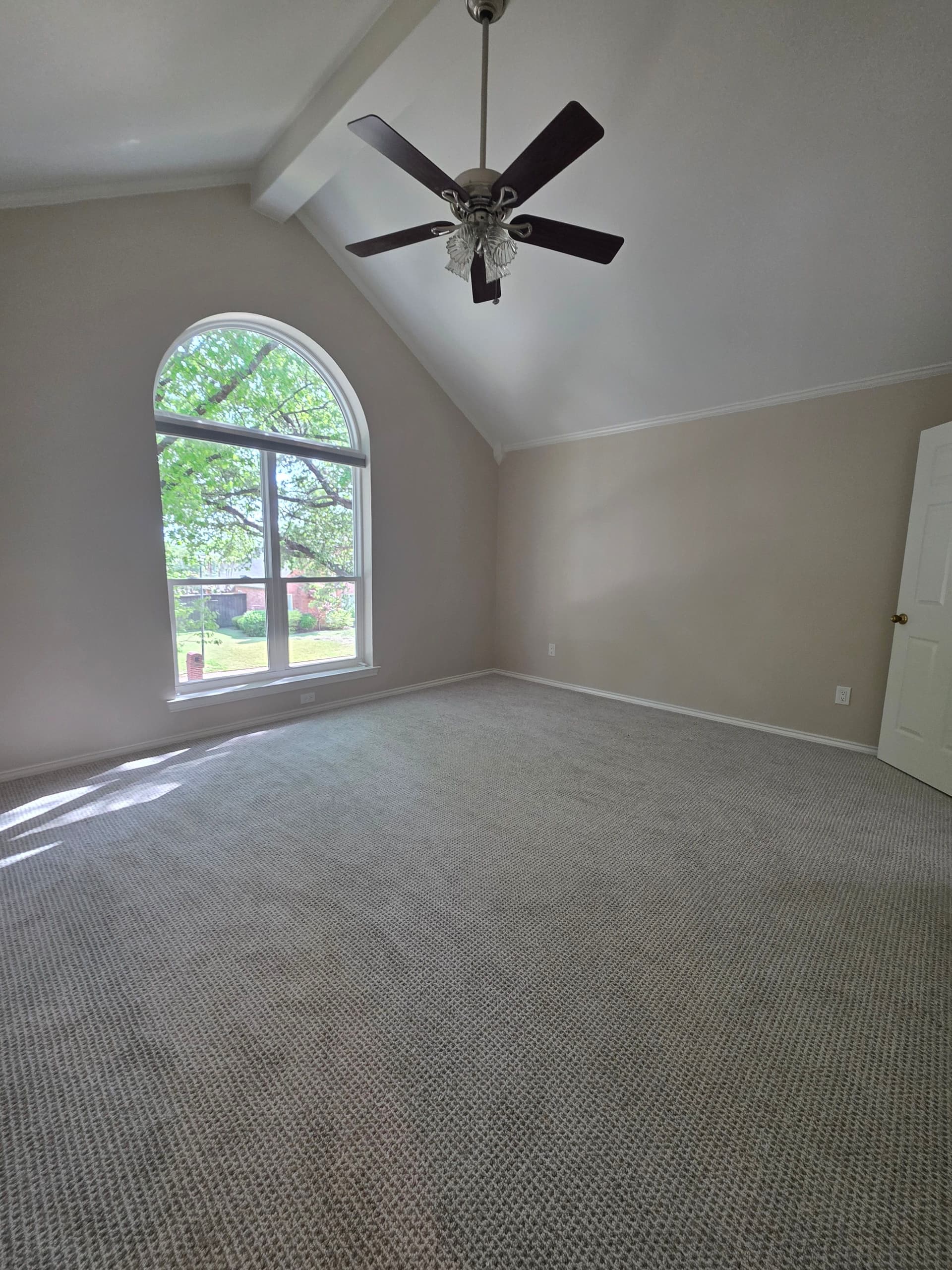 Gallery photos for 145 Yards of Berber Carpet Installed in a Single Day: Image #7