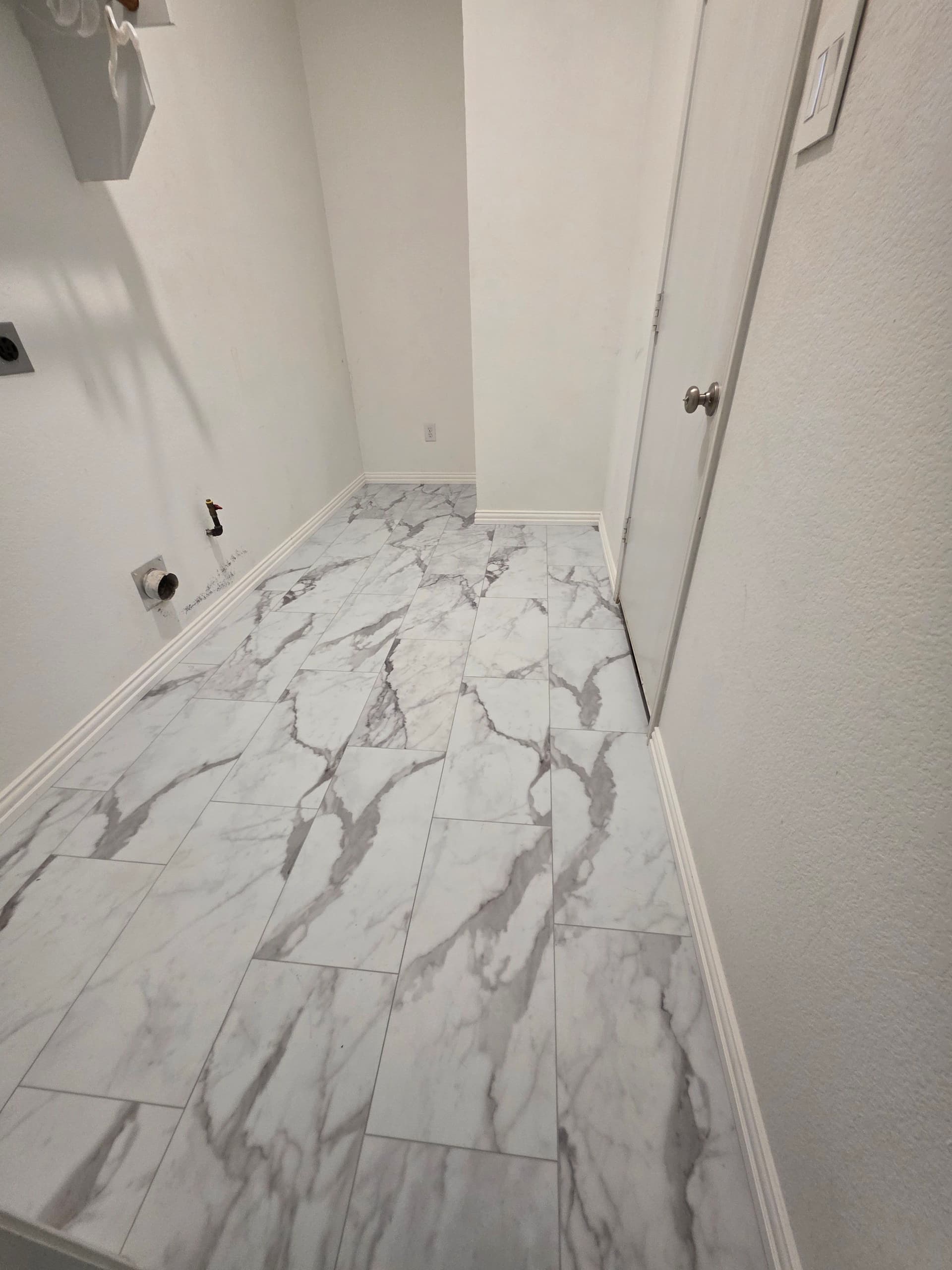 Gallery photos for Master Bedroom Mohawk Carpet and Laundry Room LVT Floor Upgrade: Image #3
