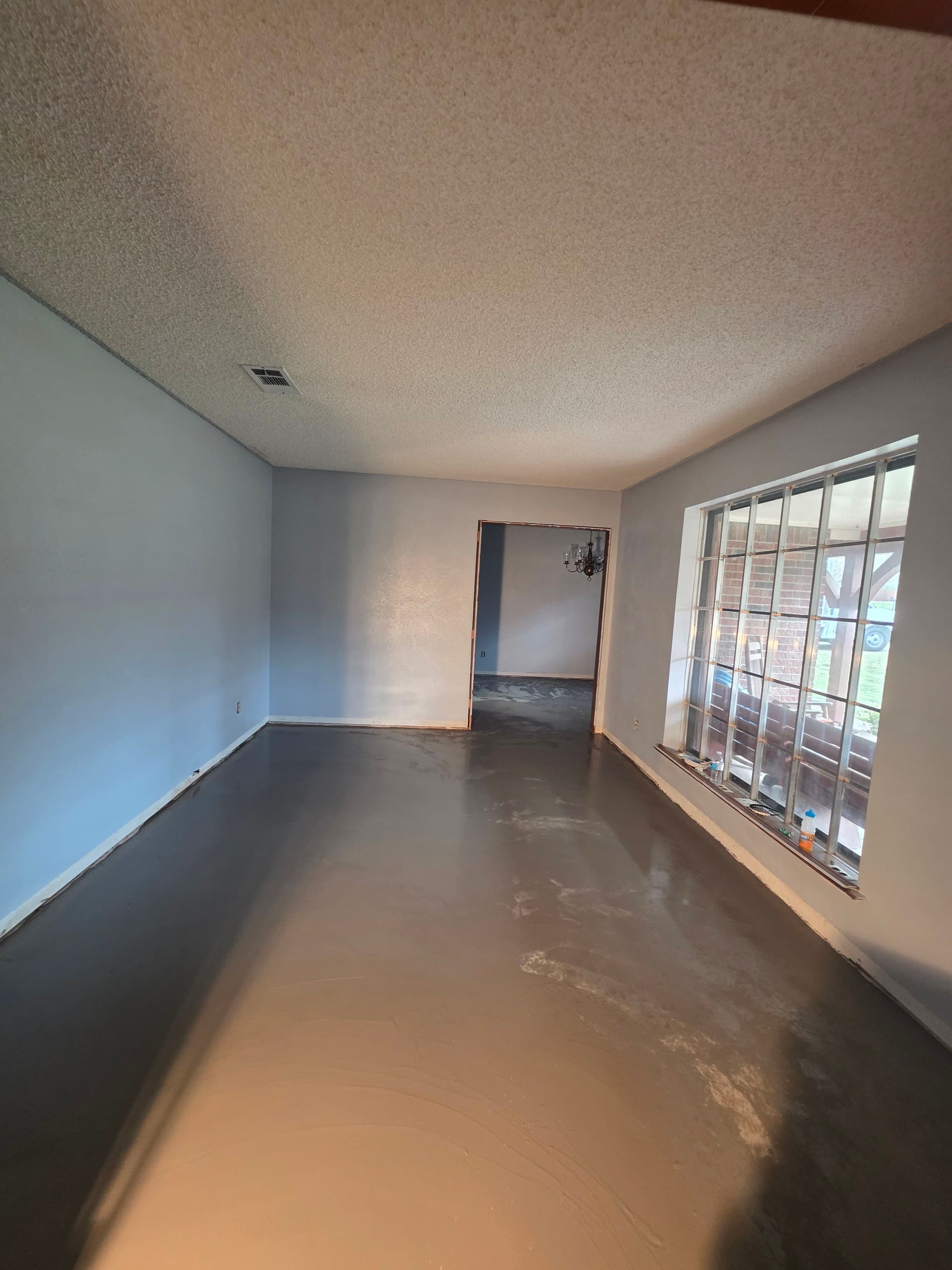 Gallery photos for Innovative Flooring Upgrade with Texas Color Vinyl Planks: Image #3