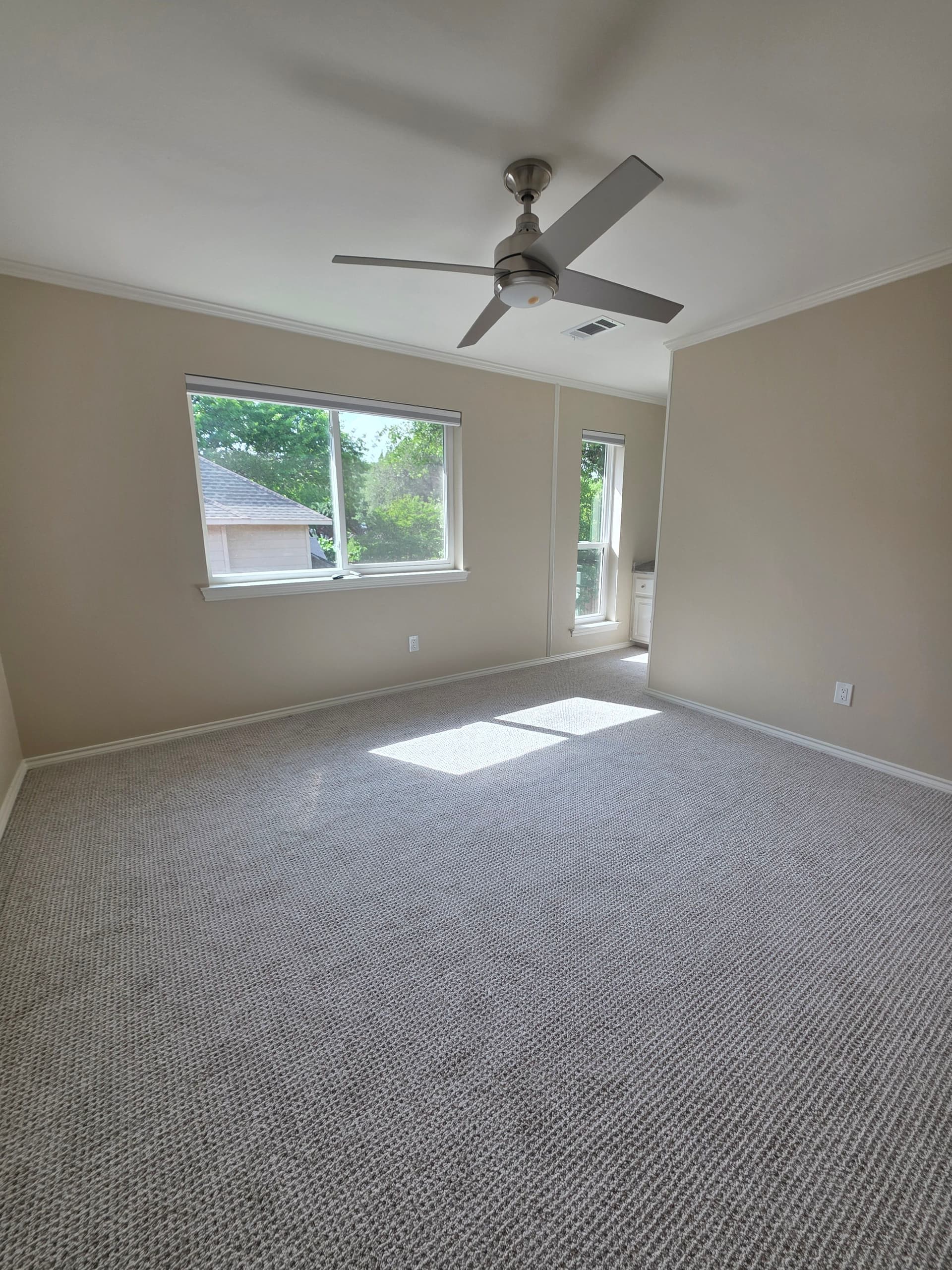 Gallery photos for 145 Yards of Berber Carpet Installed in a Single Day: Image #8