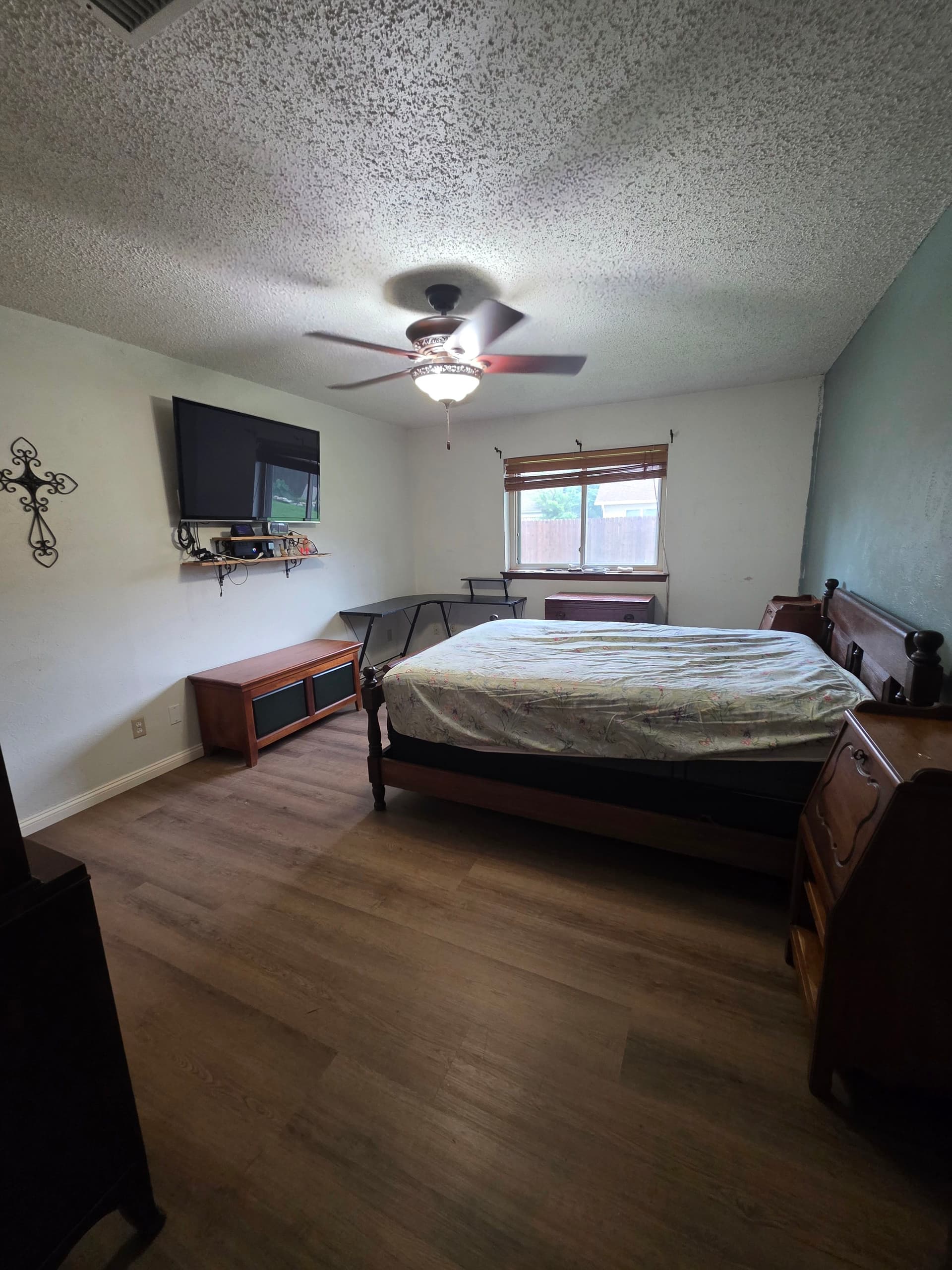 Gallery photos for Whole-Home Hybrid Floor Installation Done Right in Arlington: Image #4