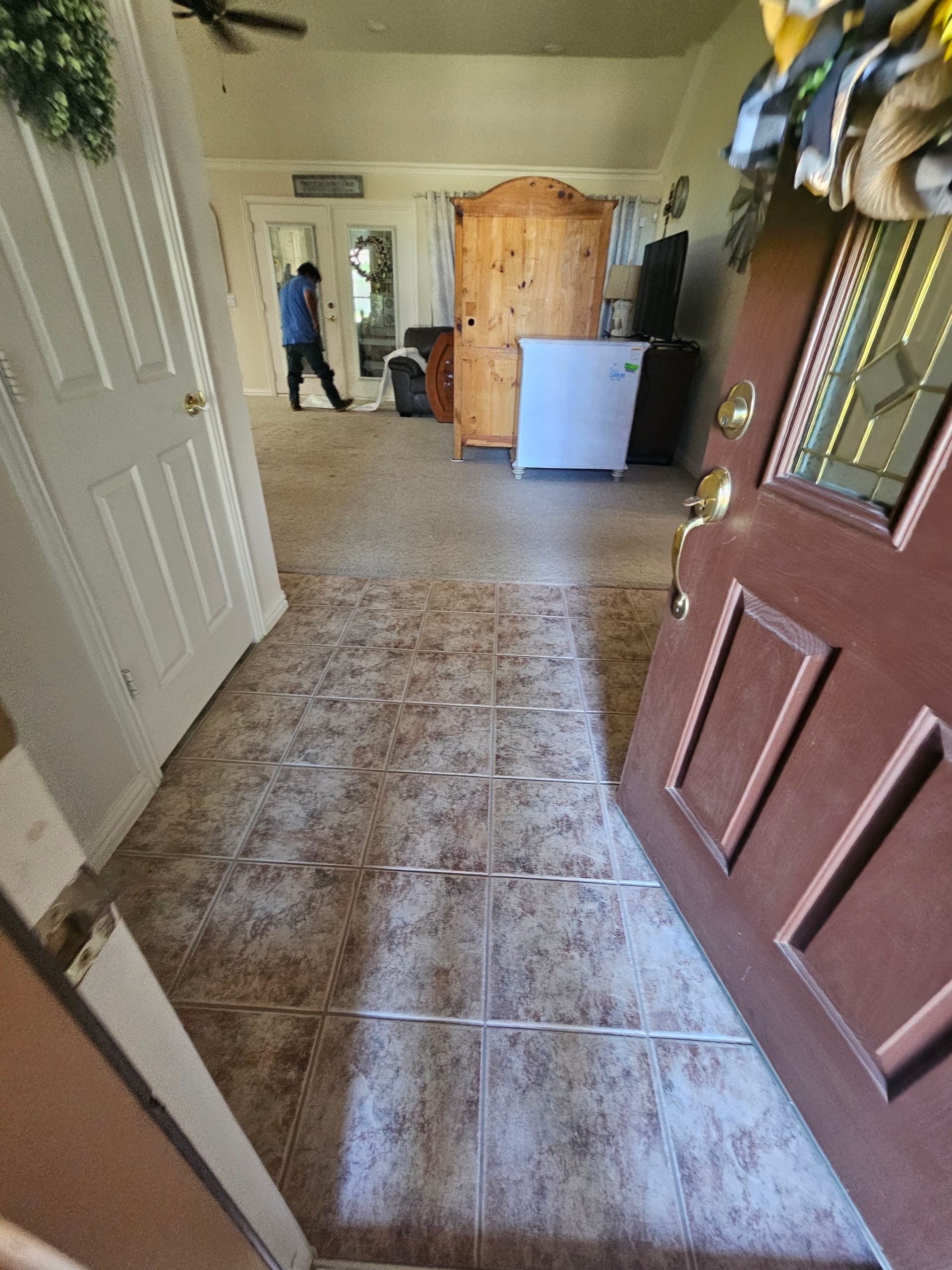 Gallery photos for Stunning Home Makeover With Carpet Installation and Luxury Planks: Image #1