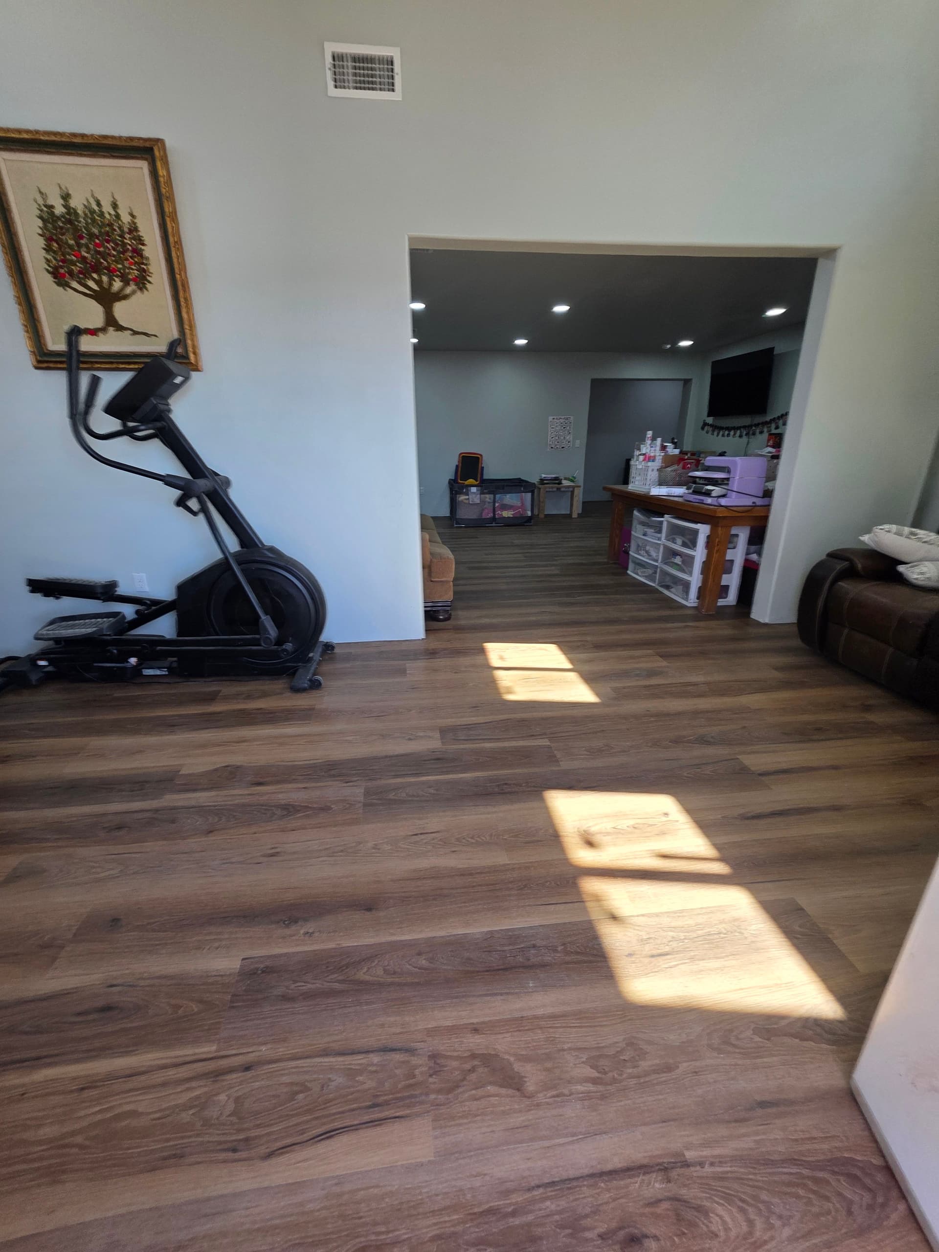 Gallery photos for Stunning Vinyl Flooring Transformation Across 1850 sq ft: Image #1