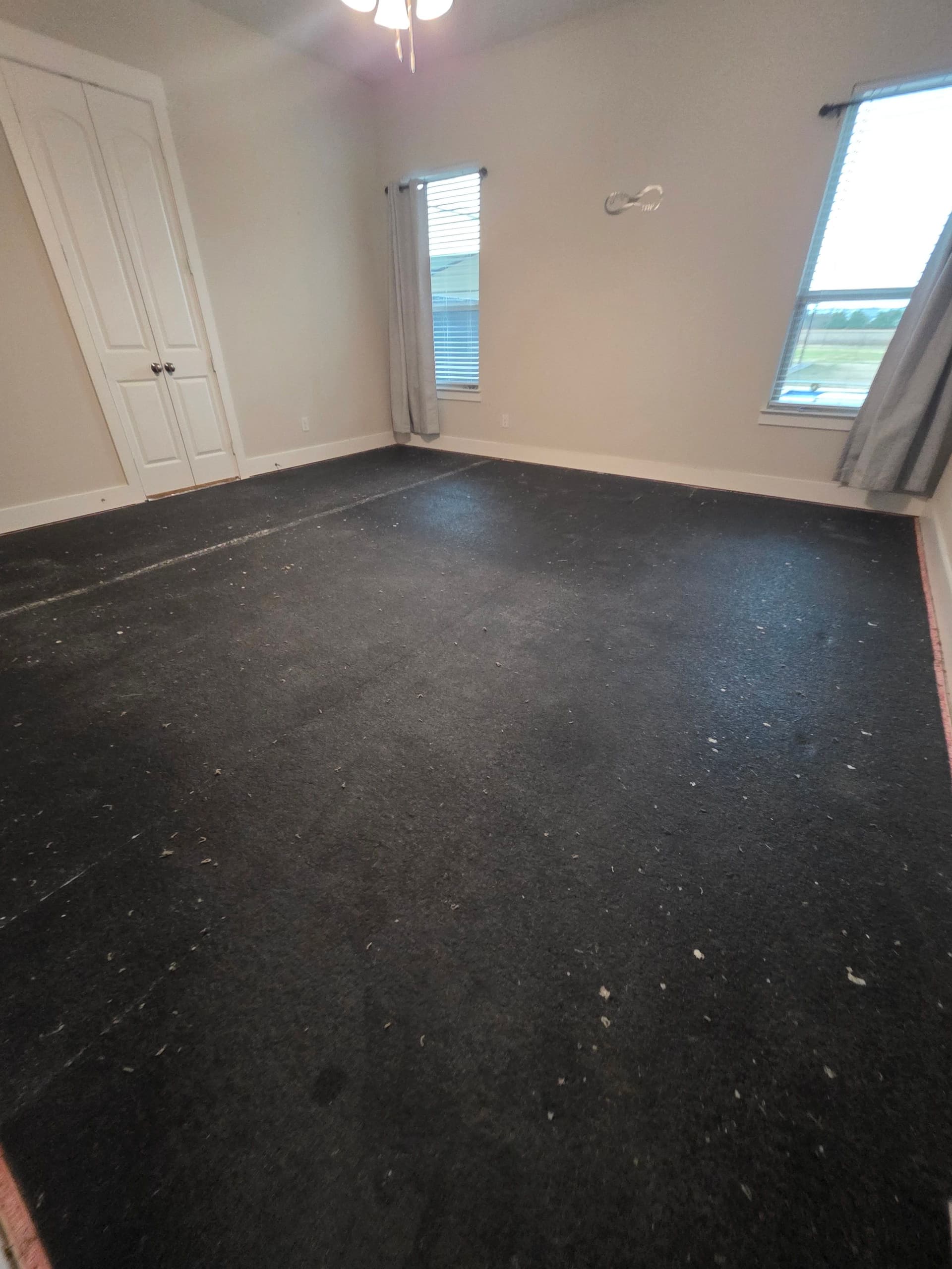 Cozy Mohawk Carpets and Elegant Hardwood in Waxahachie