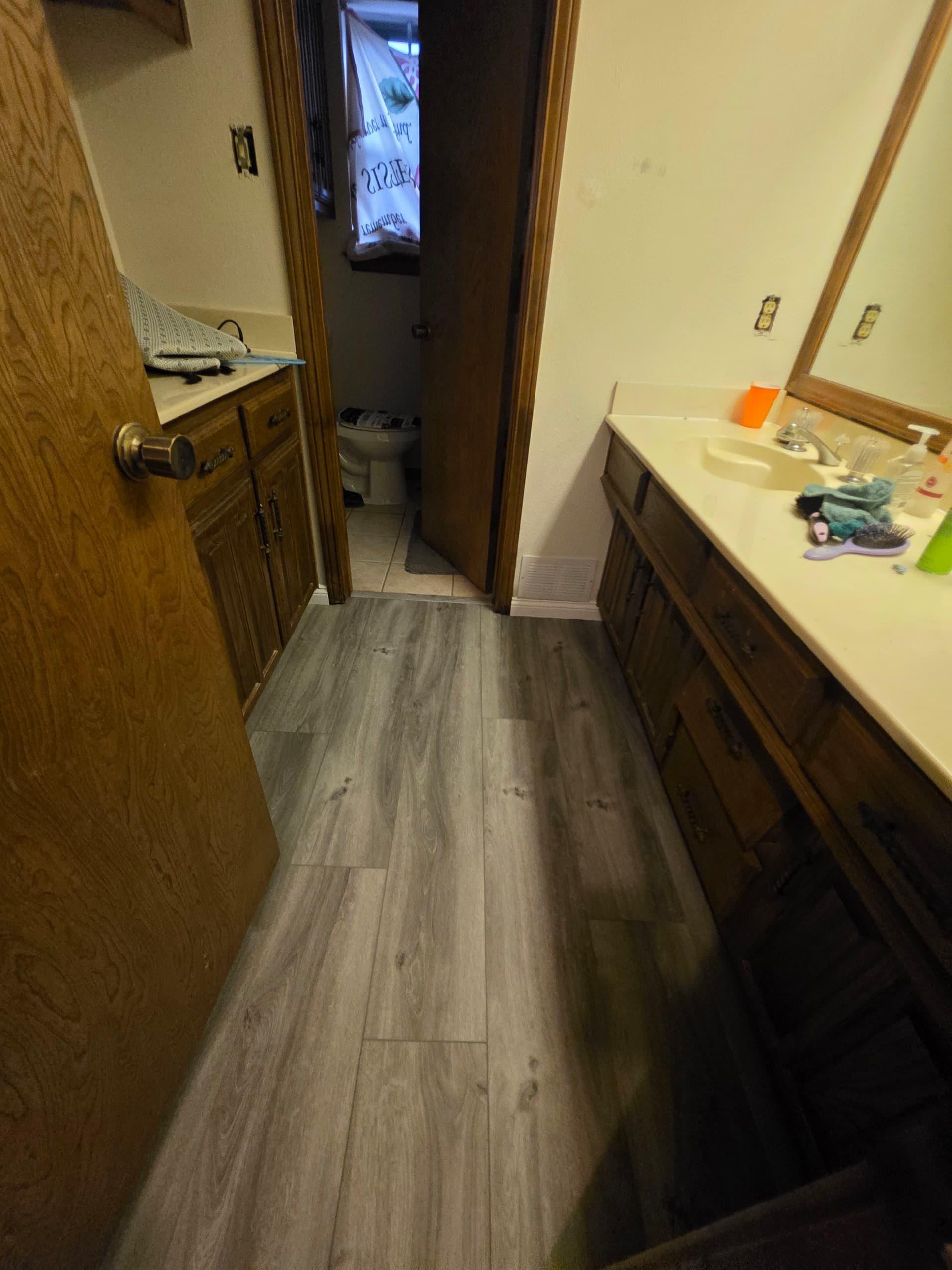 Gallery photos for Stunning Home Renovation with Wood-Look Flooring: Image #6