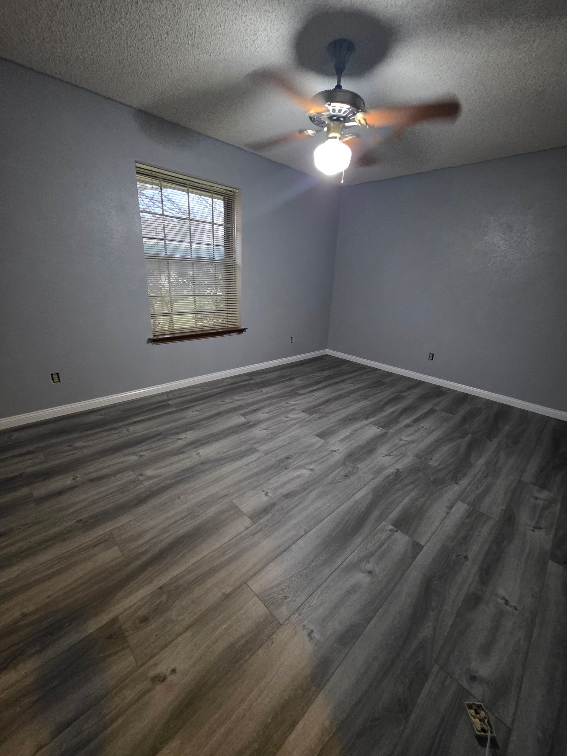 Gallery photos for Stunning Home Renovation with Wood-Look Flooring: Image #7