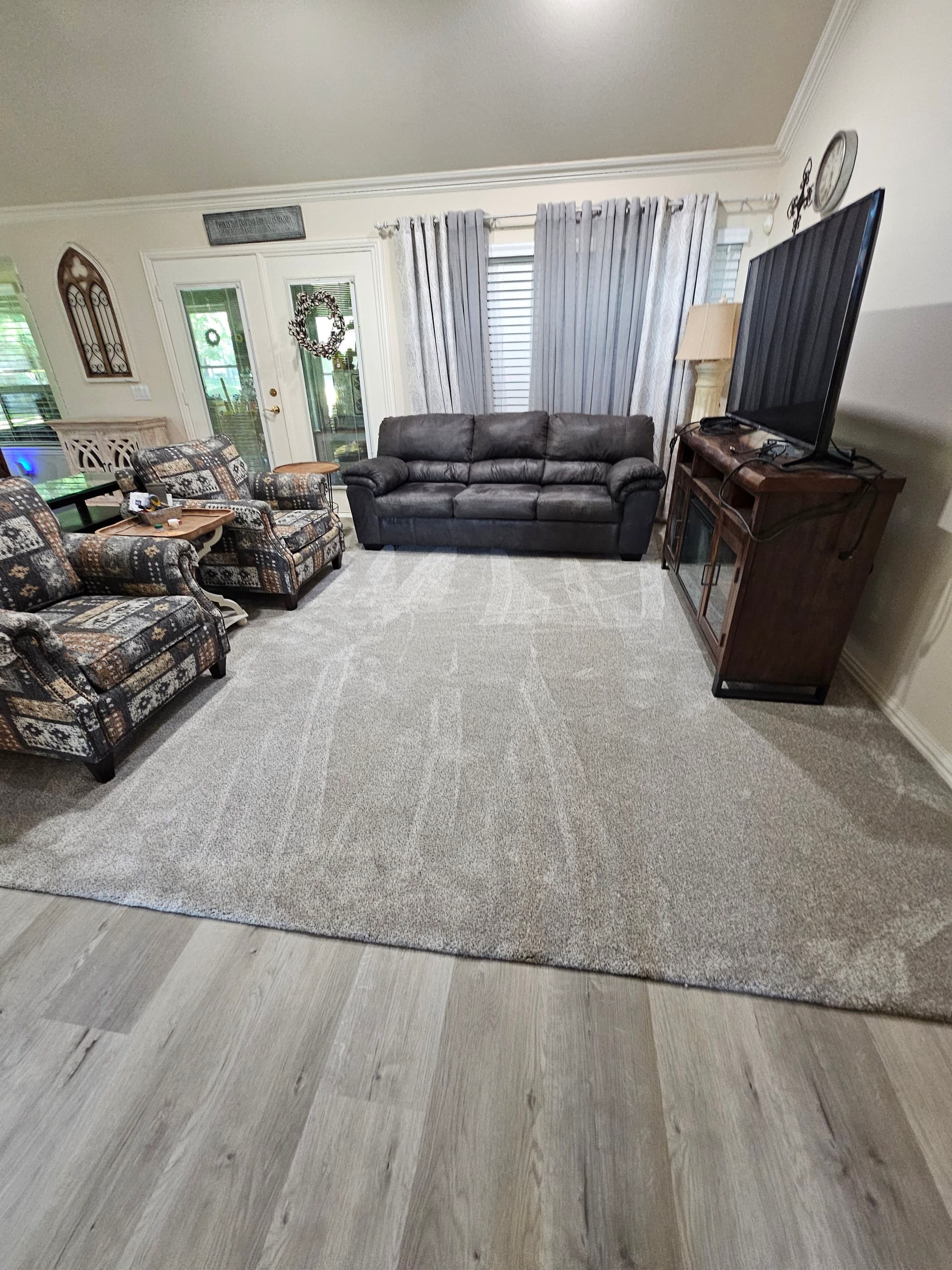 Gallery photos for Stunning Home Makeover With Carpet Installation and Luxury Planks: Image #7