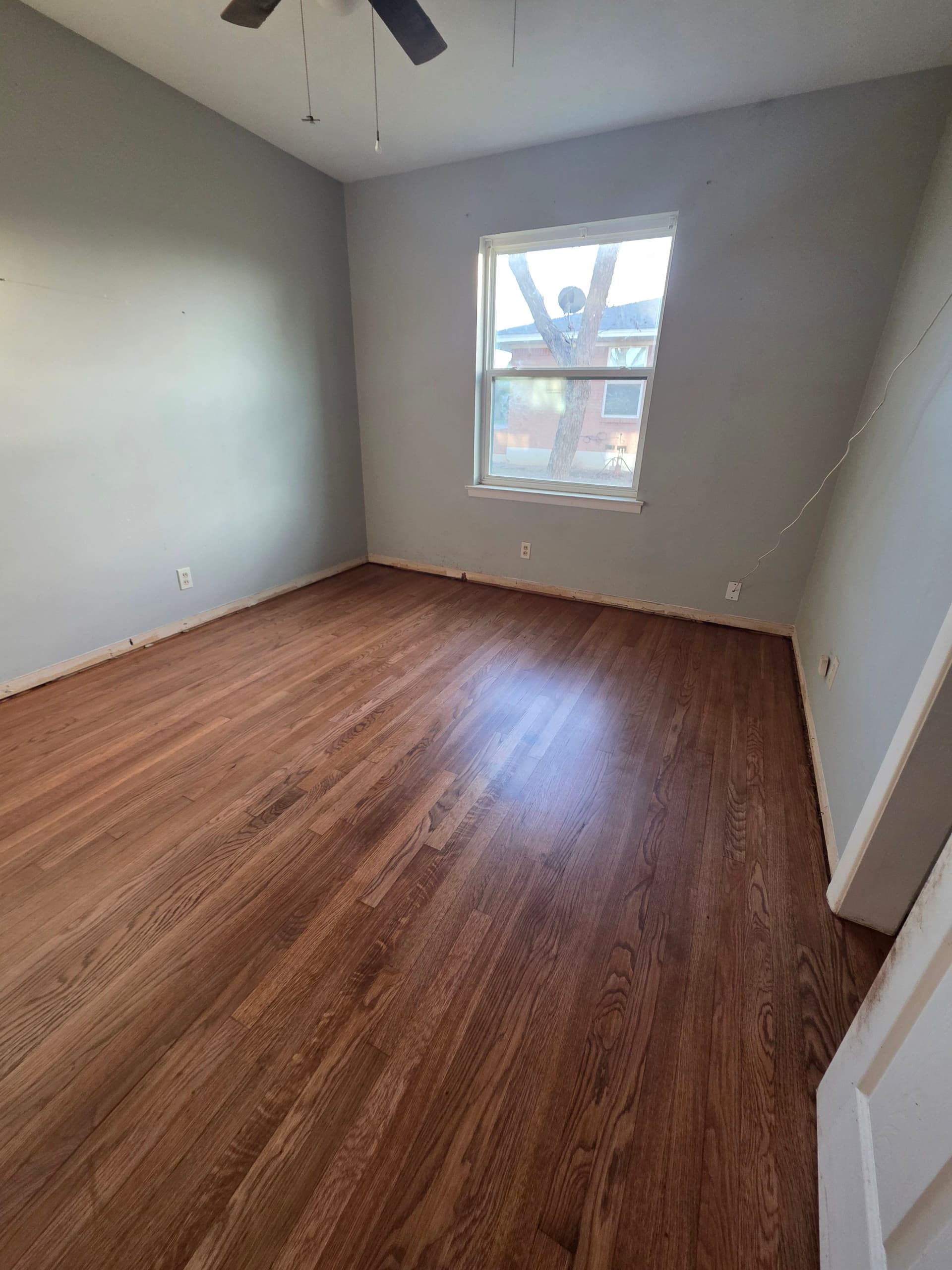 Gallery photos for Hardwood Flooring Makeover for a Cozy Home: Image #2