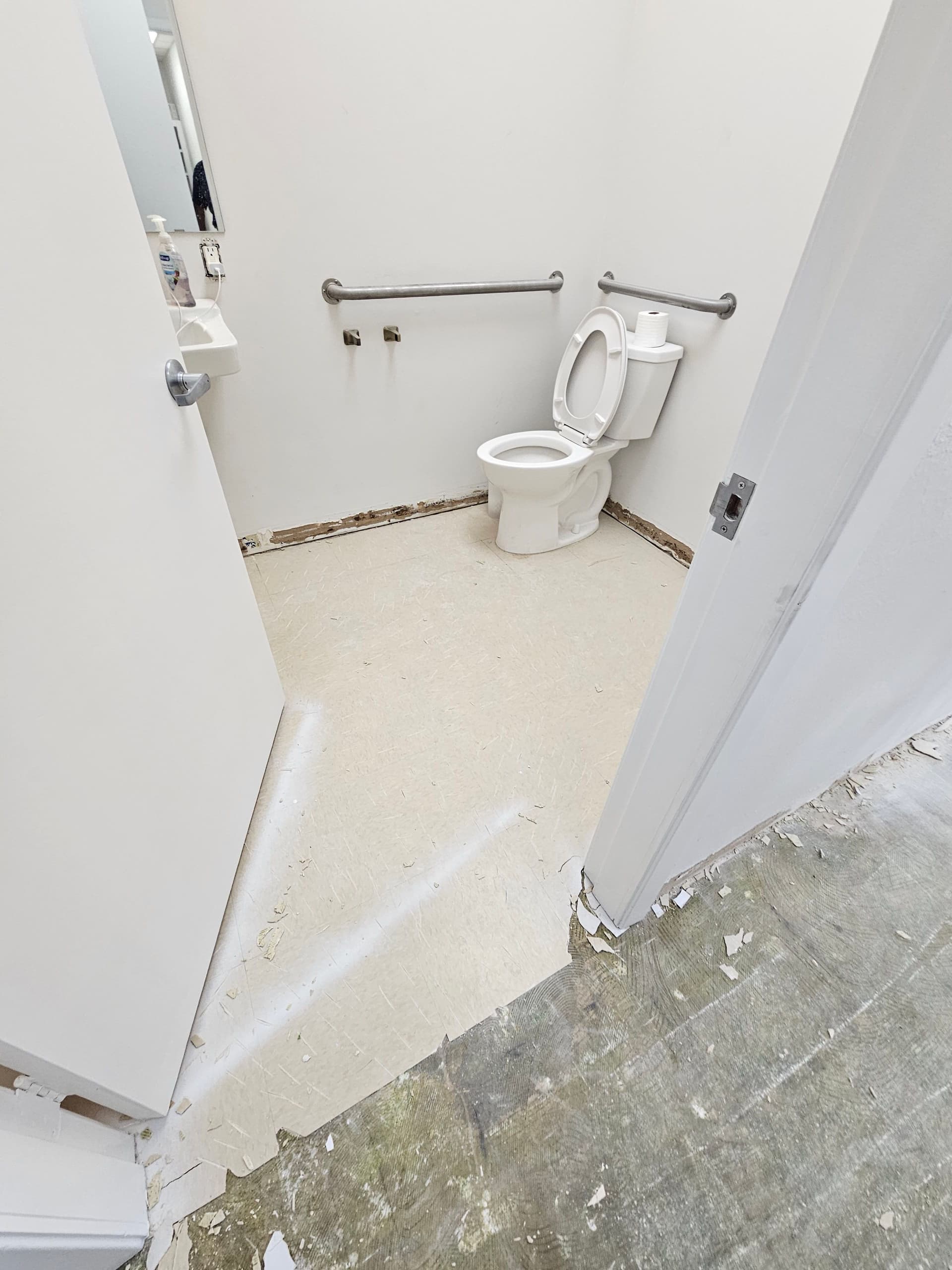 Gallery photos for Waxahachie Clinic Gets Vinyl Plank, Carpet Tile, and Cove Base Upgrade: Image #1