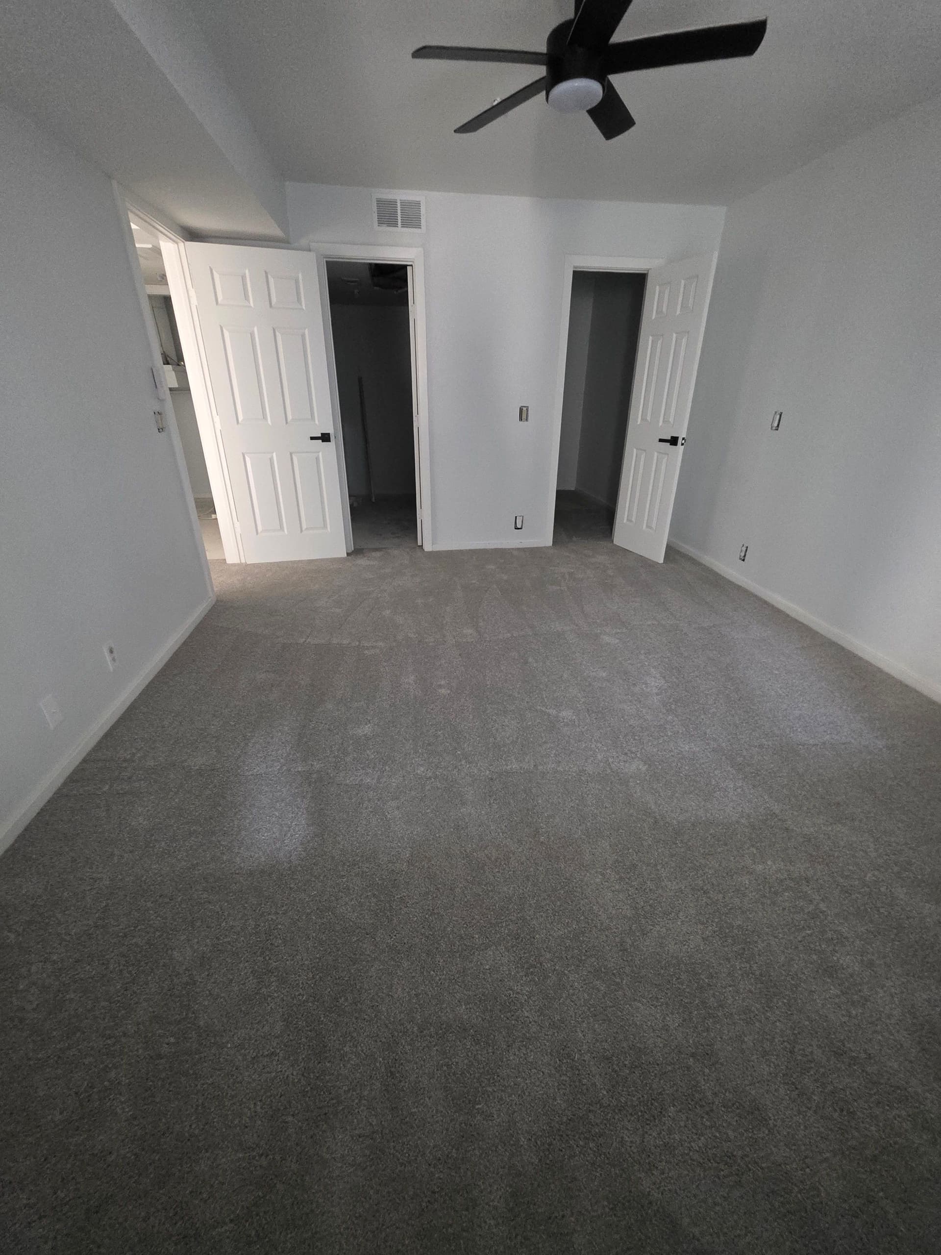 Gallery photos for Fresh Carpet Installation Across Multiple Dallas Apartments: Image #5