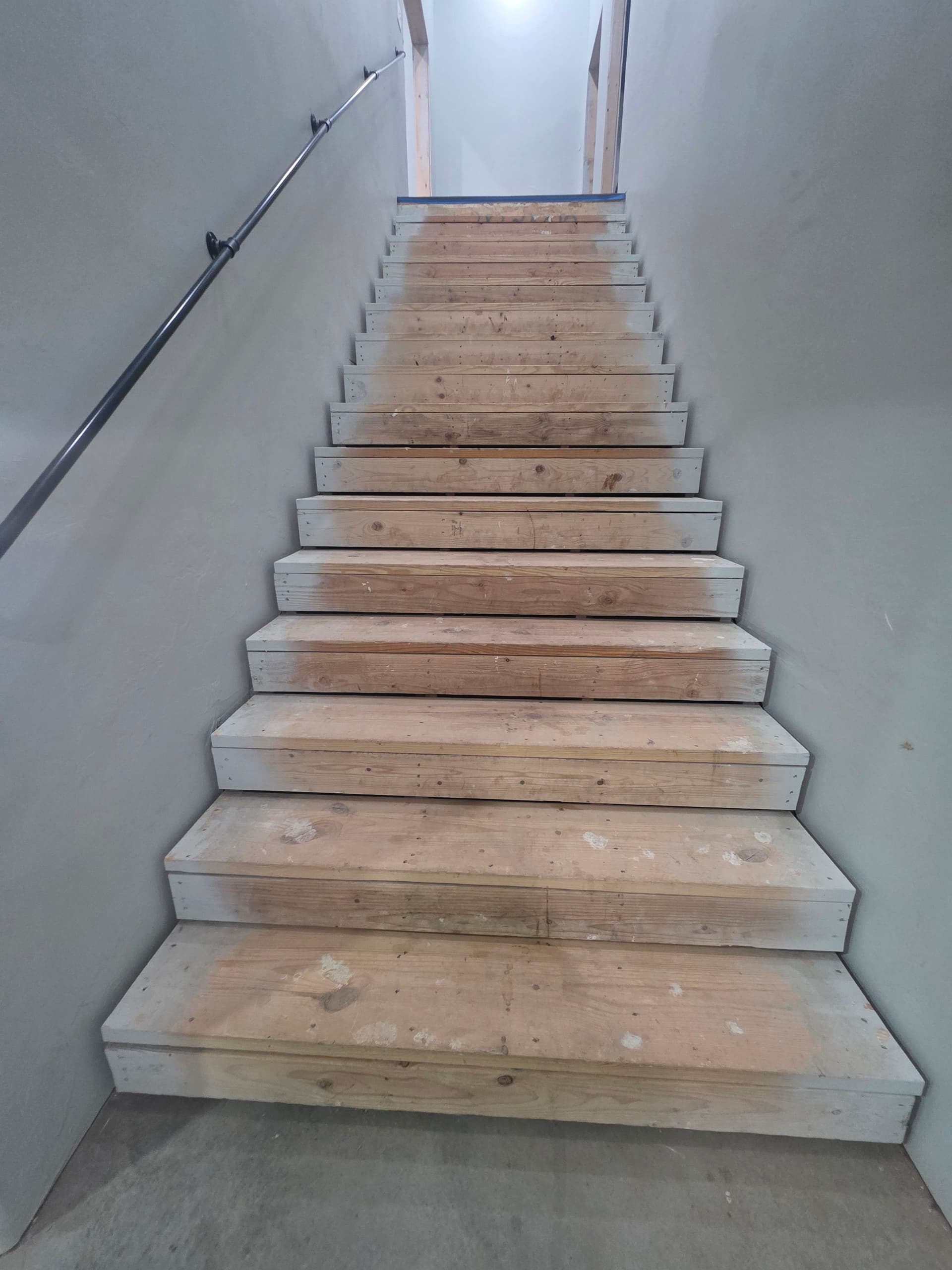 Gallery photos for Stunning Vinyl Flooring Transformation Across 1850 sq ft: Image #6