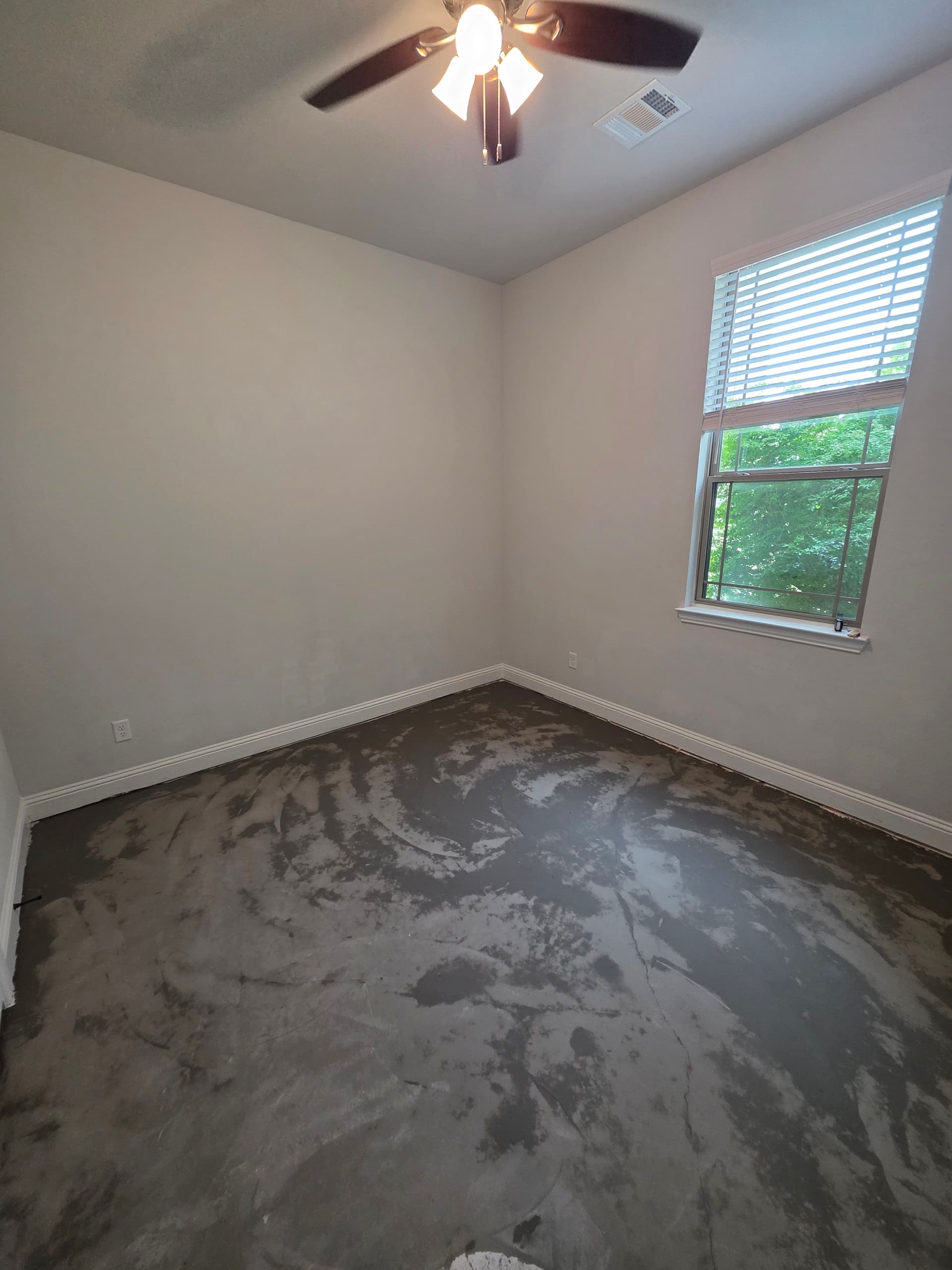 Gallery photos for Carpet Pulled, Vinyl Plank Installed in Waxahachie Home: Image #6