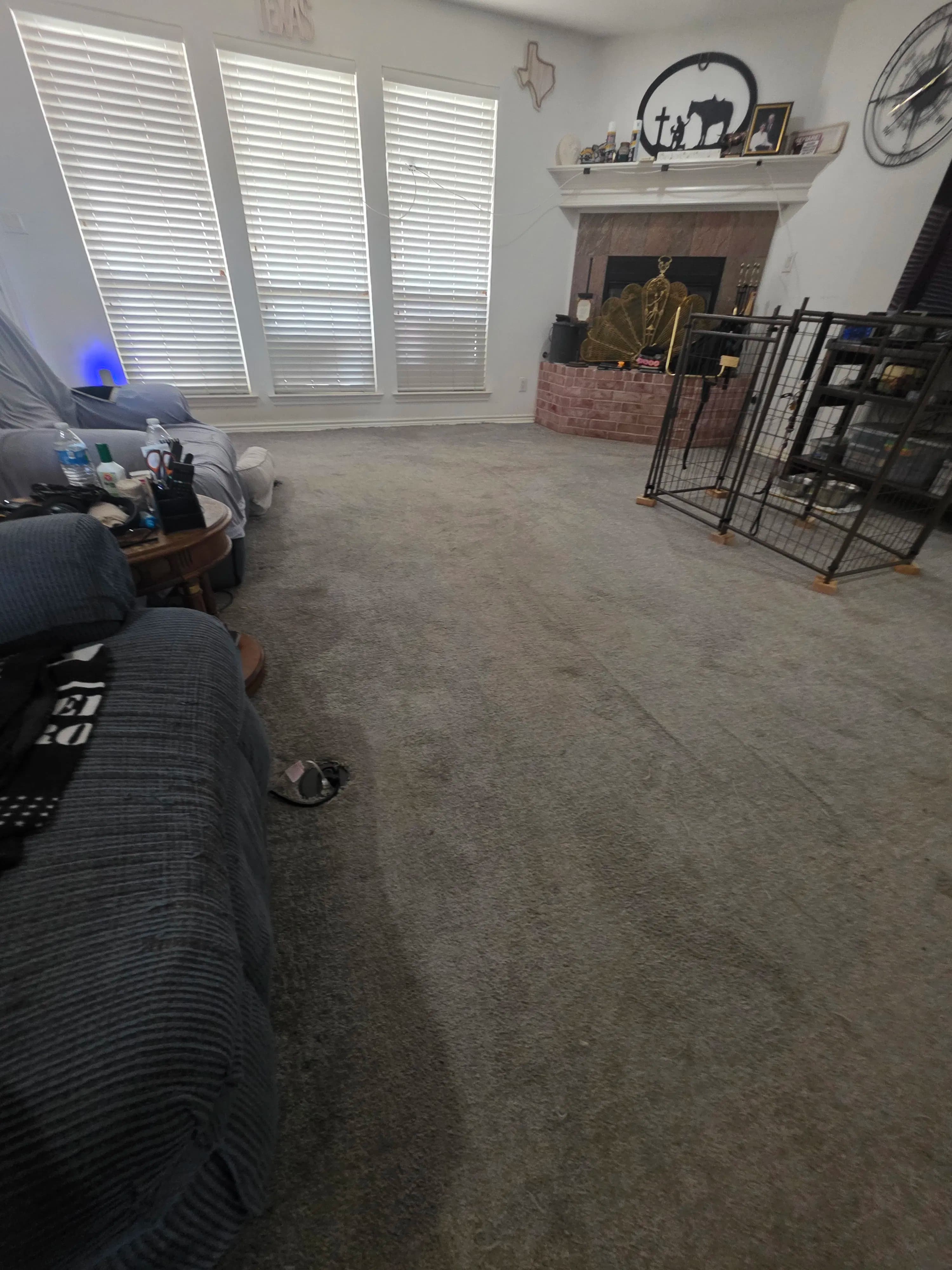 Project Carpet Re-Stretch in Waxahachie Living Room and Hallway image