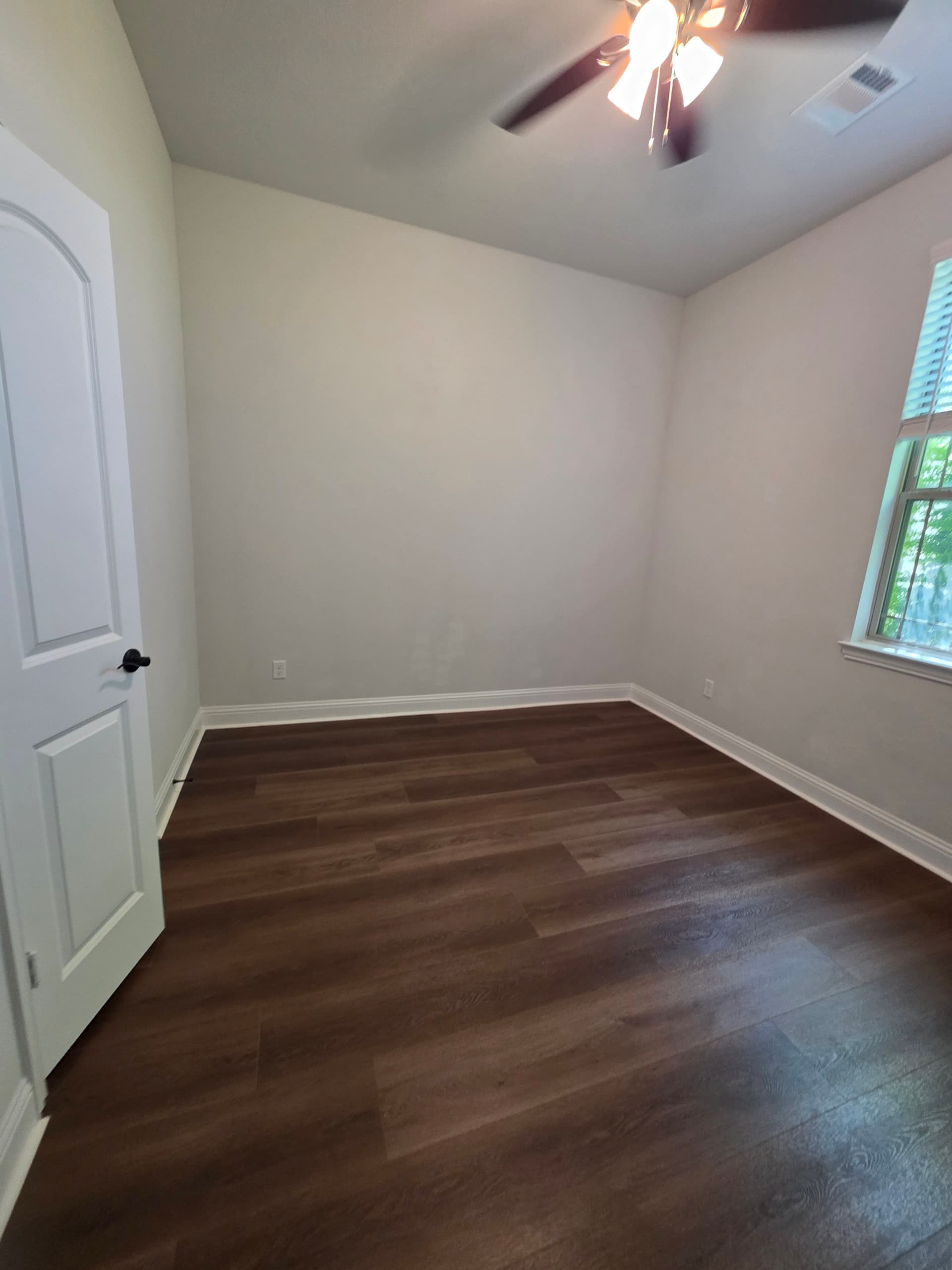 Gallery photos for Carpet Pulled, Vinyl Plank Installed in Waxahachie Home: Image #7