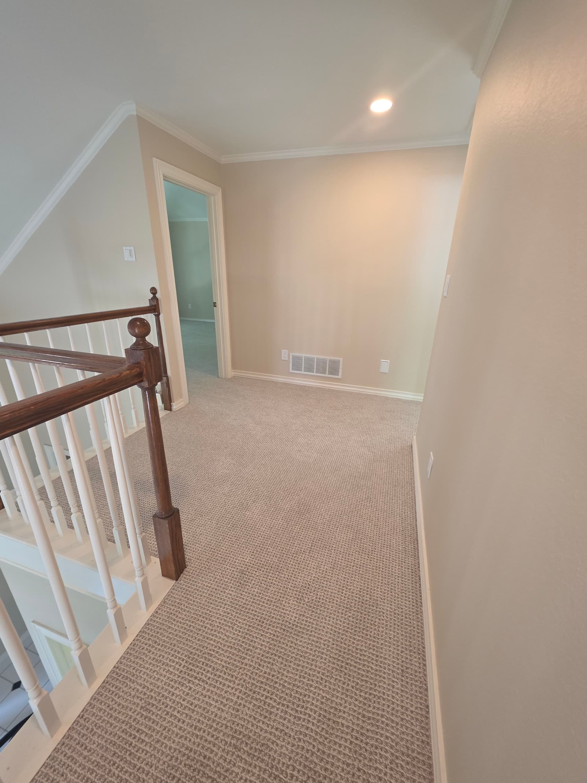 Gallery photos for 145 Yards of Berber Carpet Installed in a Single Day: Image #4