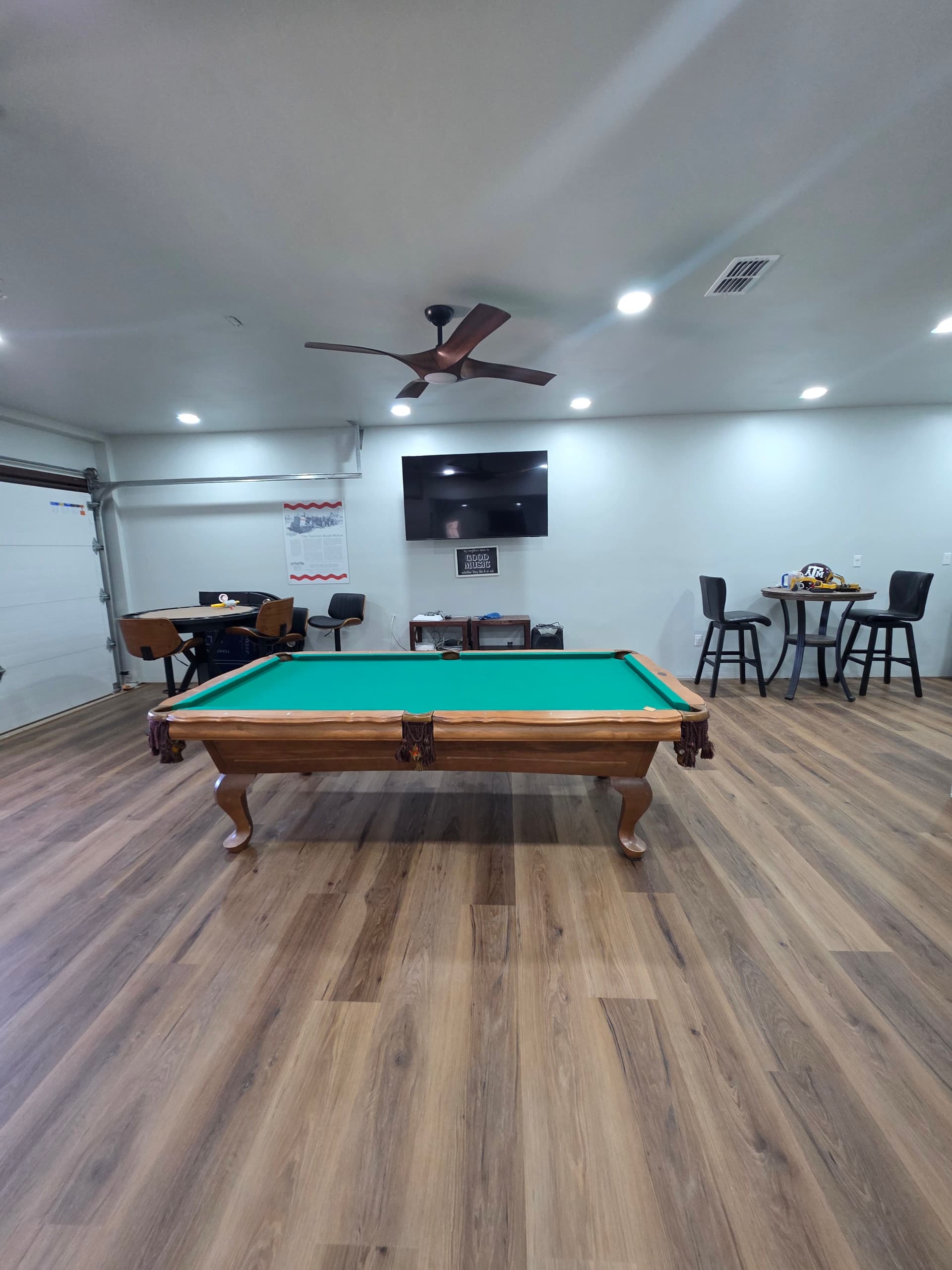 Gallery photos for Stunning Vinyl Flooring Transformation Across 1850 sq ft: Image #9