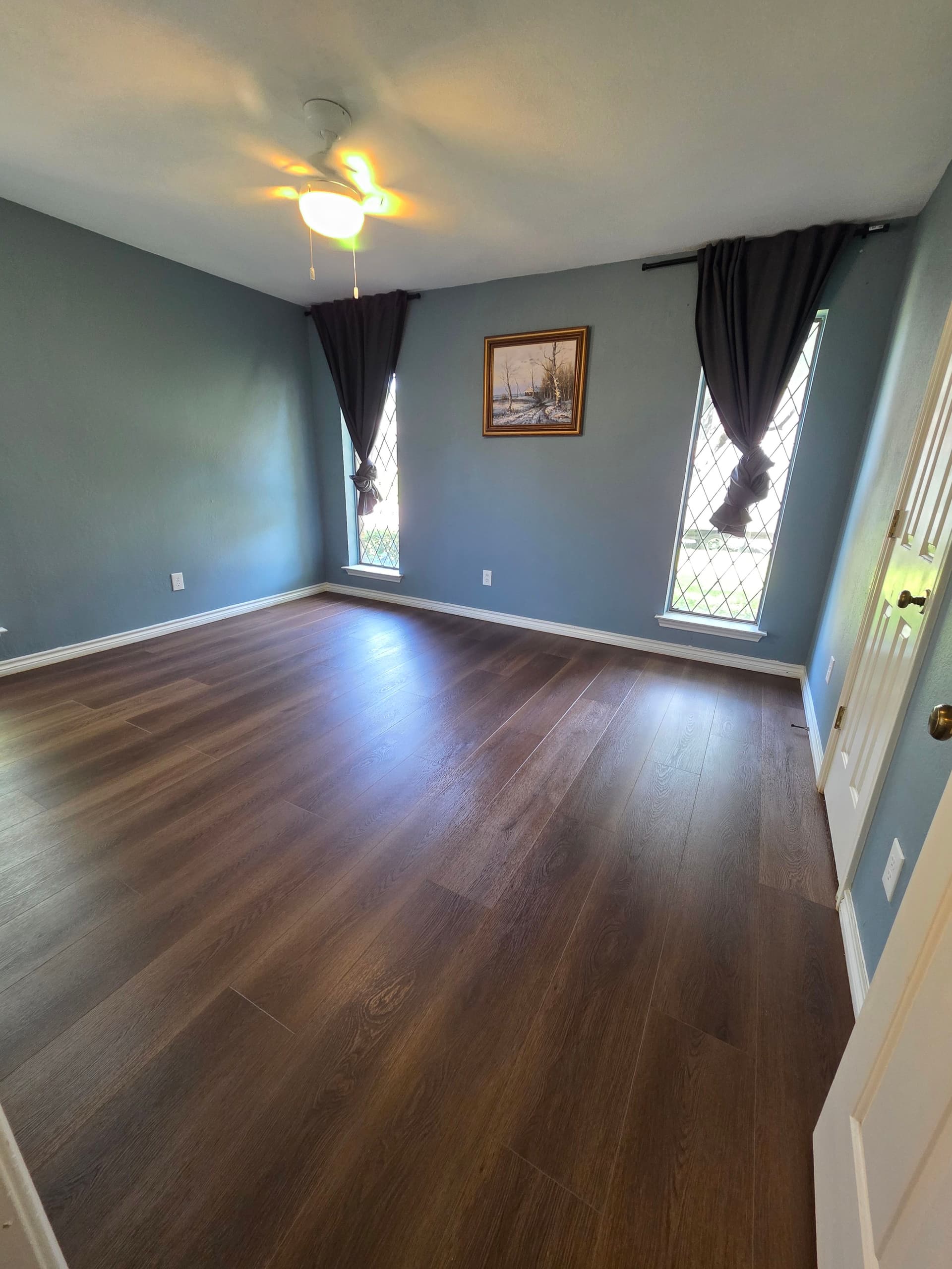 Gallery photos for Vinyl Plank Floors Installed in Two Rooms in Mansfield TX: Image #2