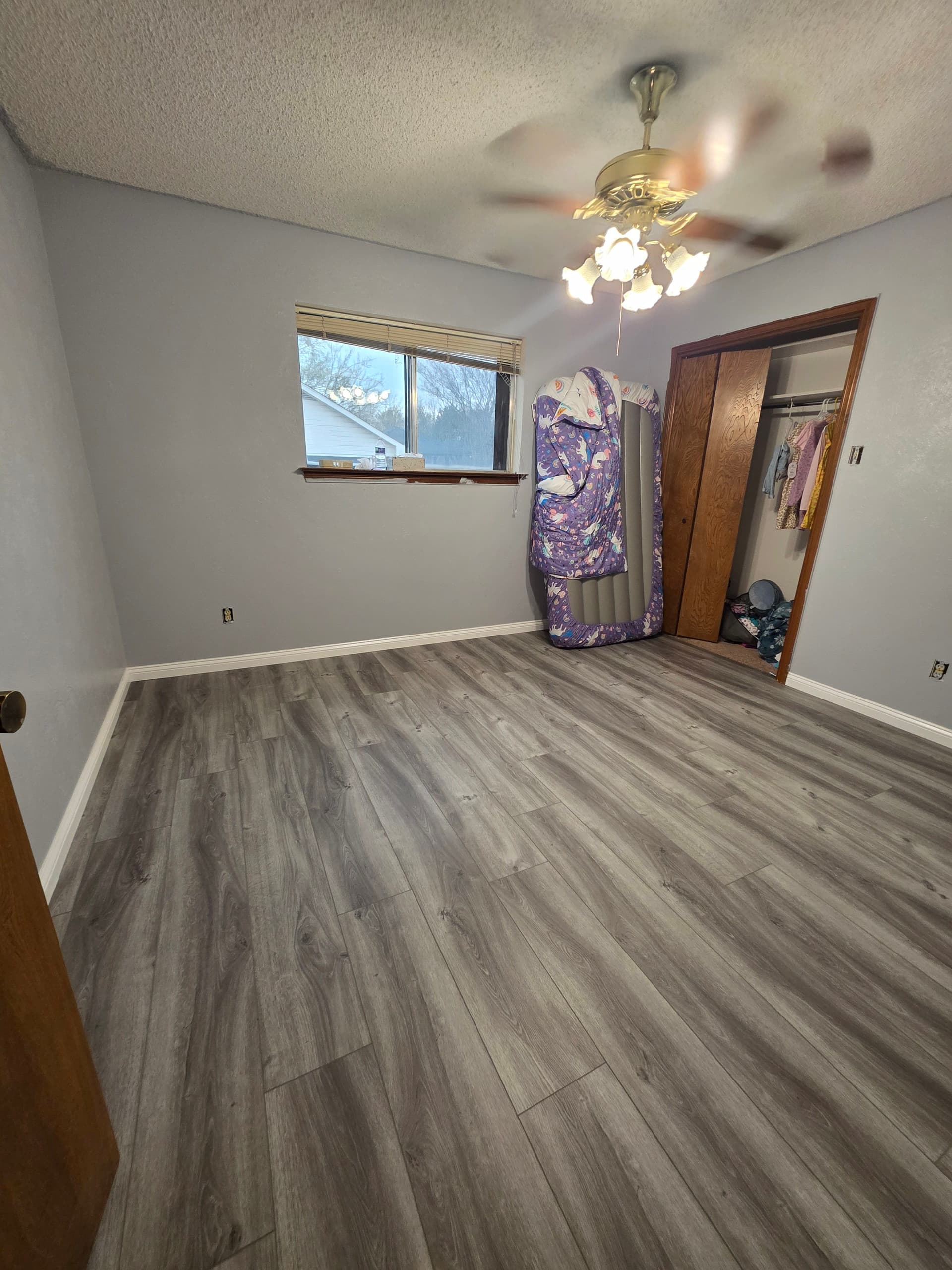 Gallery photos for Stunning Home Renovation with Wood-Look Flooring: Image #8