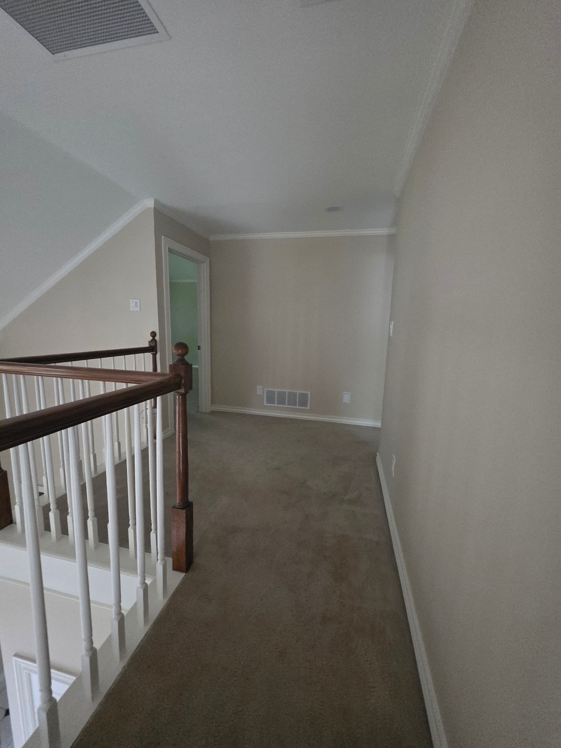 Gallery photos for 145 Yards of Berber Carpet Installed in a Single Day: Image #3