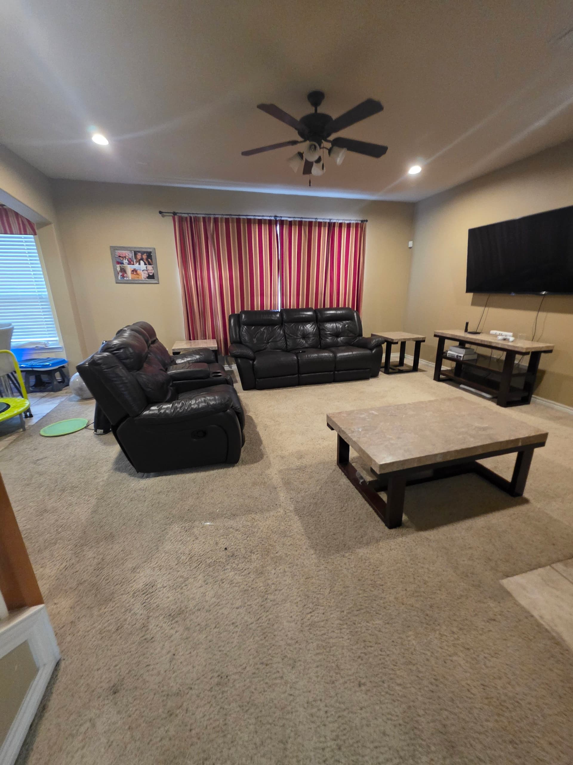 Gallery photos for Fresh Berber Carpet Installation in a Cozy Home: Image #3