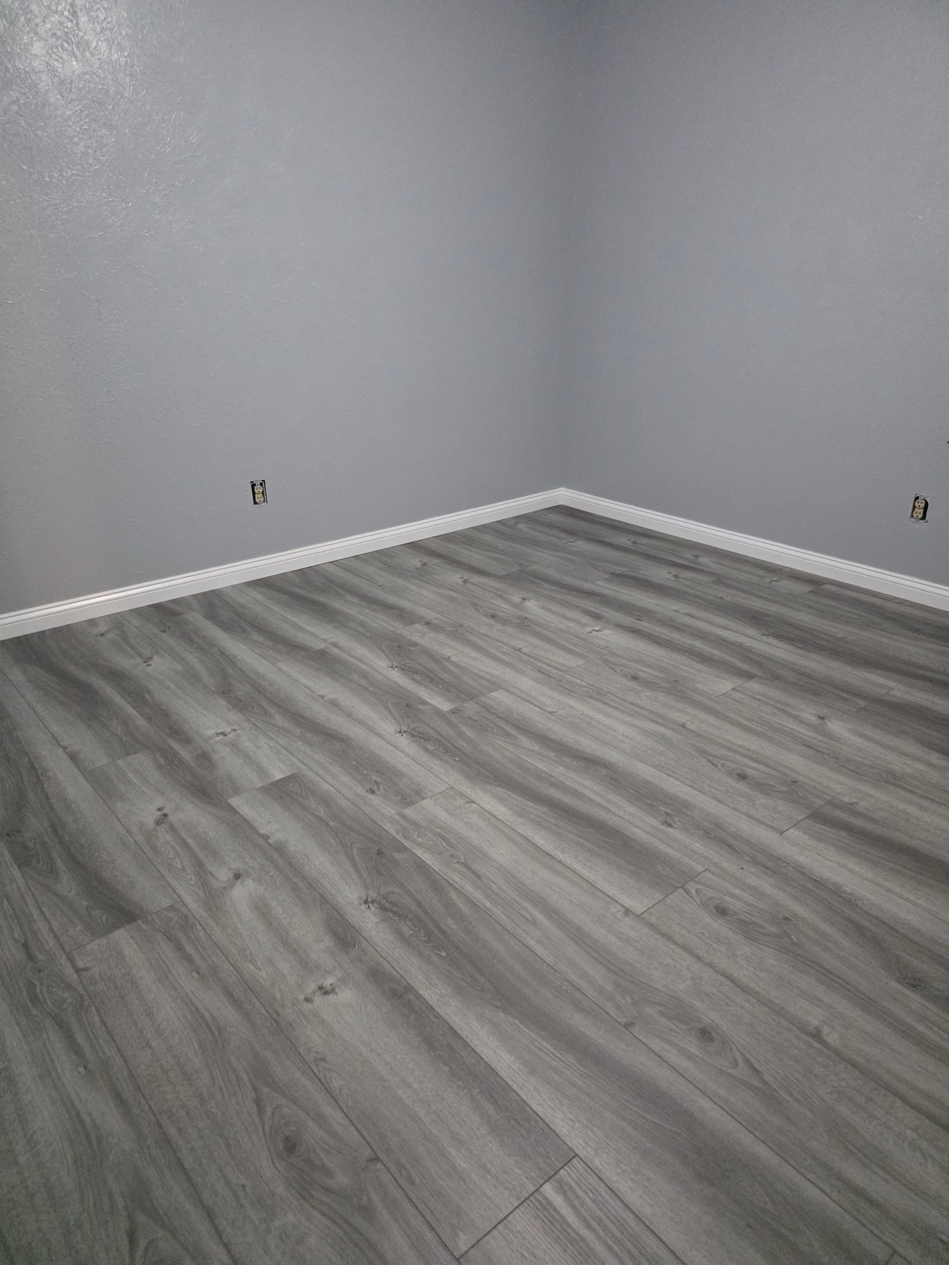 Gallery photos for Stunning Home Renovation with Wood-Look Flooring: Image #5