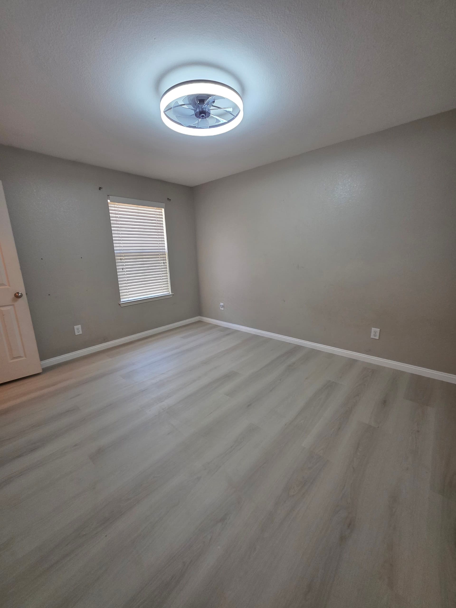 Gallery photos for Luxury Vinyl Plank Floor Installation in Fort Worth Home: Image #6