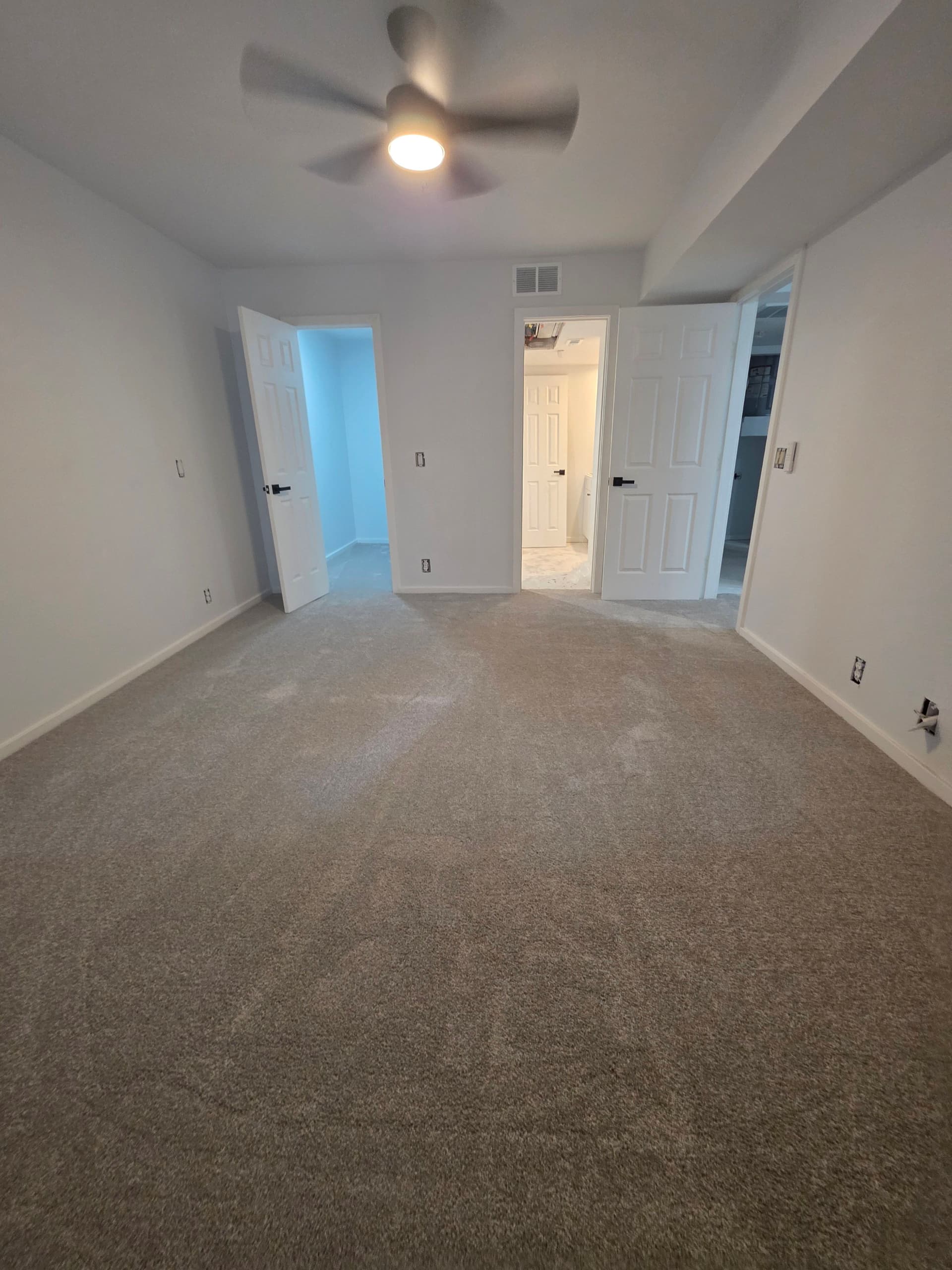 Gallery photos for Fresh Carpet Installation Across Multiple Dallas Apartments: Image #7