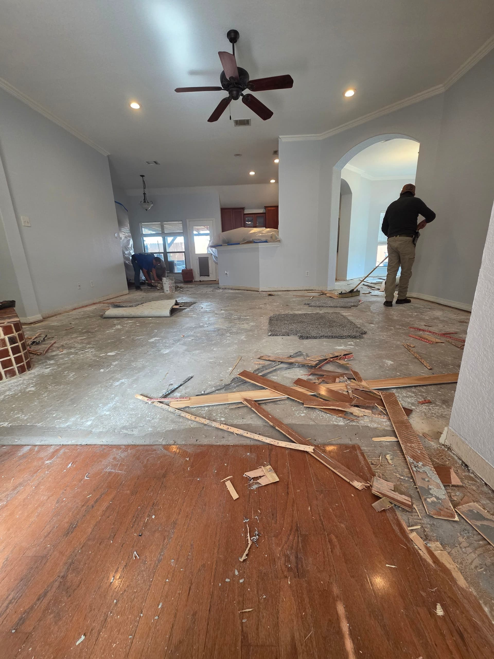 Gallery photos for Waxahachie Home Gets a Full Floor Overhaul With Water-Resistant Laminate: Image #6