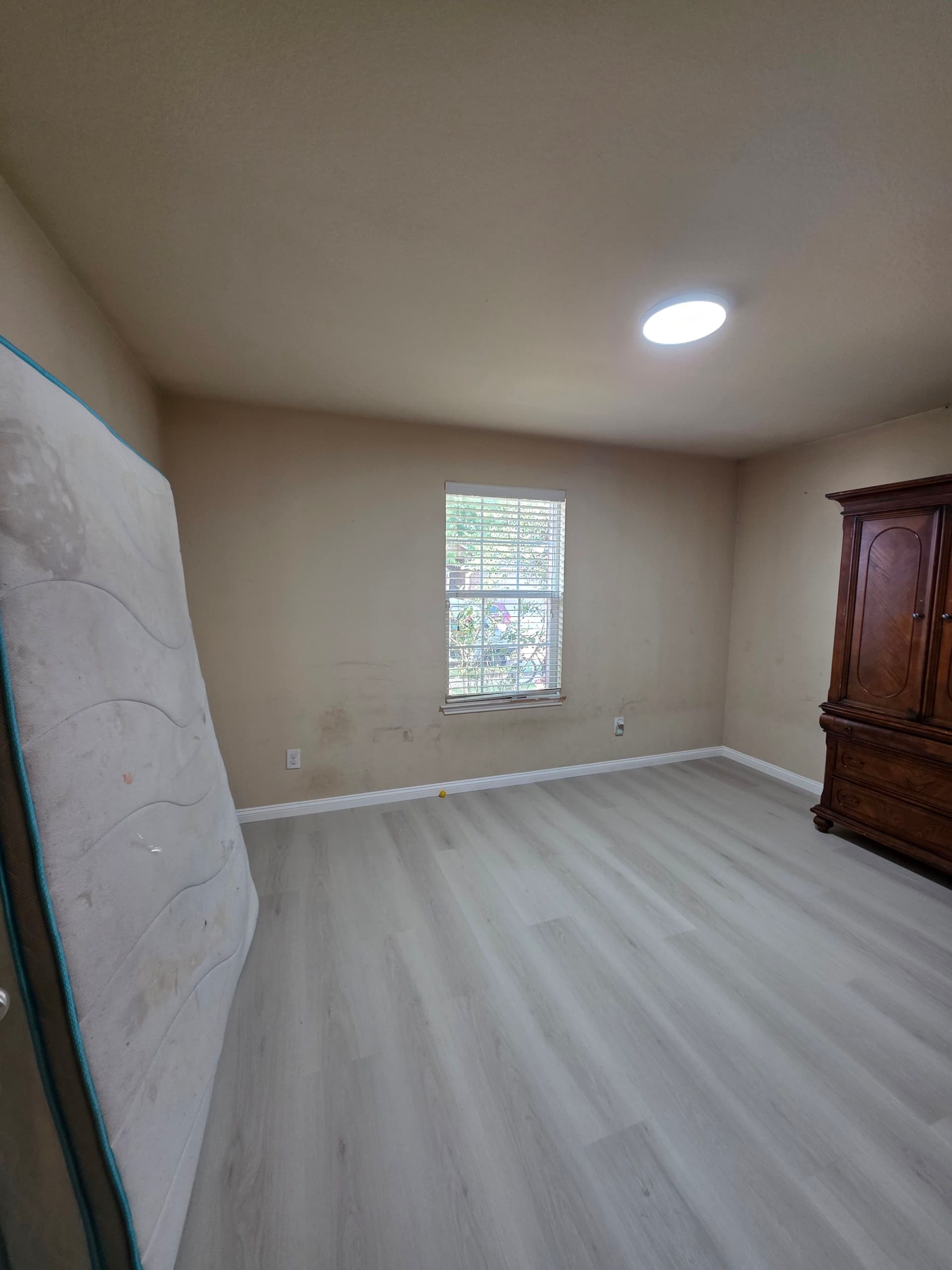 Gallery photos for Luxury Vinyl Plank Floor Installation in Fort Worth Home: Image #5
