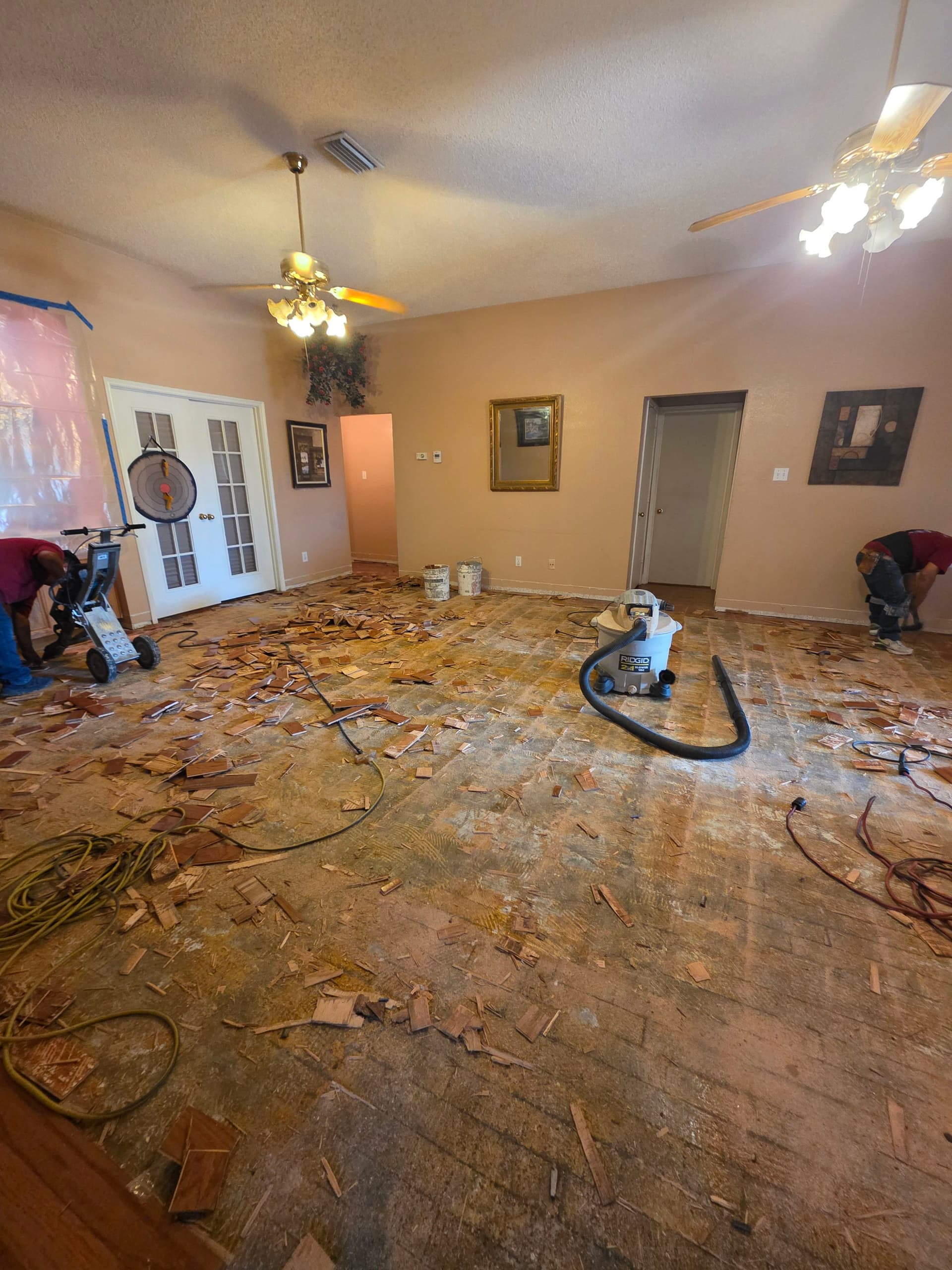 Gallery photos for Living Room and Kitchen Get a Full LVP Floor Overhaul: Image #4