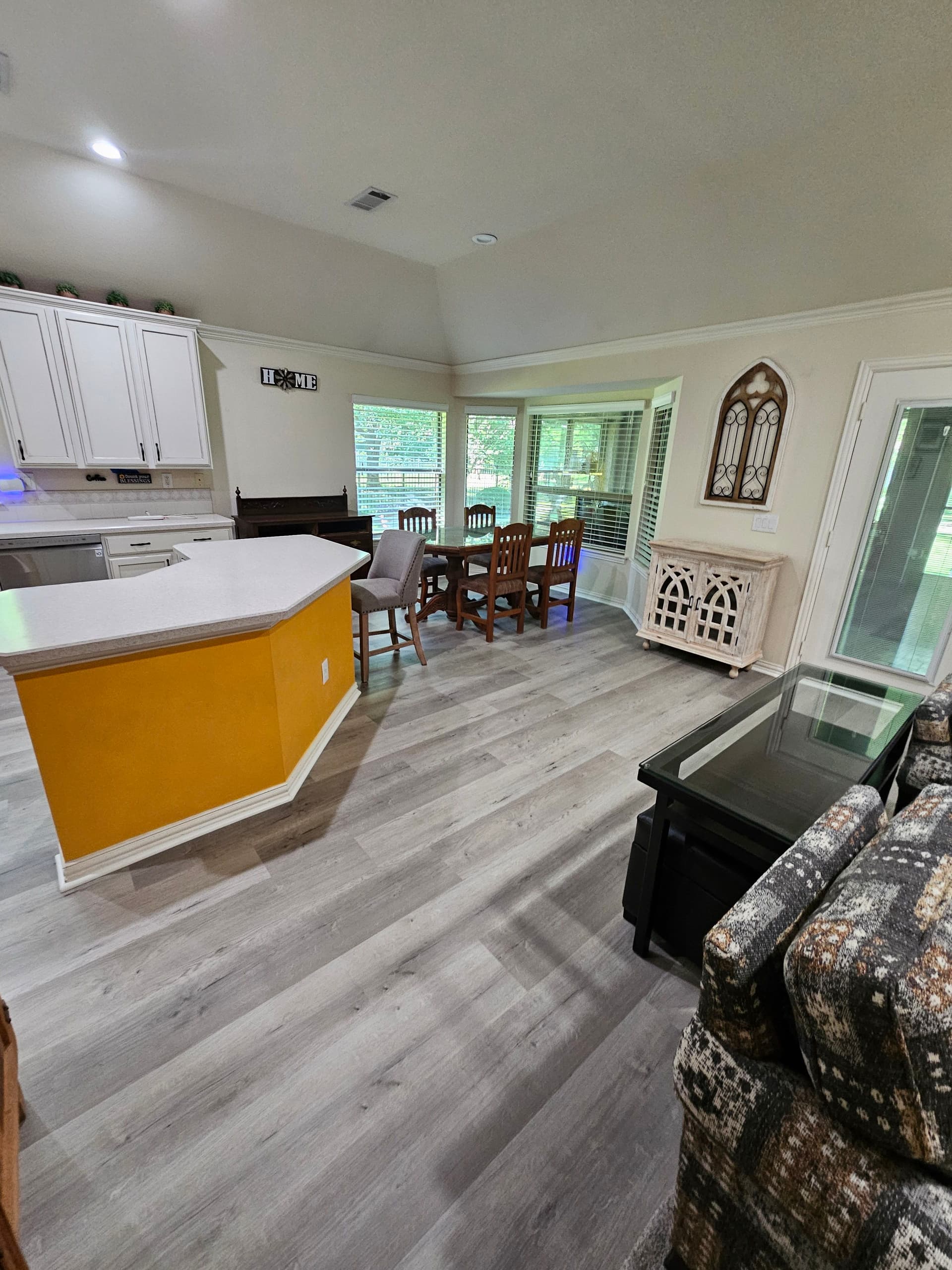 Gallery photos for Stunning Home Makeover With Carpet Installation and Luxury Planks: Image #3