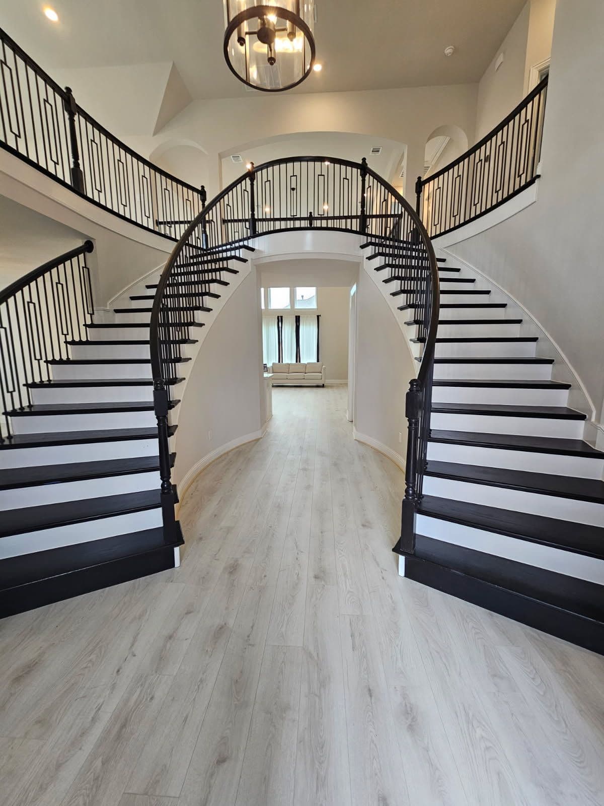 Gallery photos for Elevating Home Spaces in Midlothian with Elegant Hybrid Flooring: Image #2