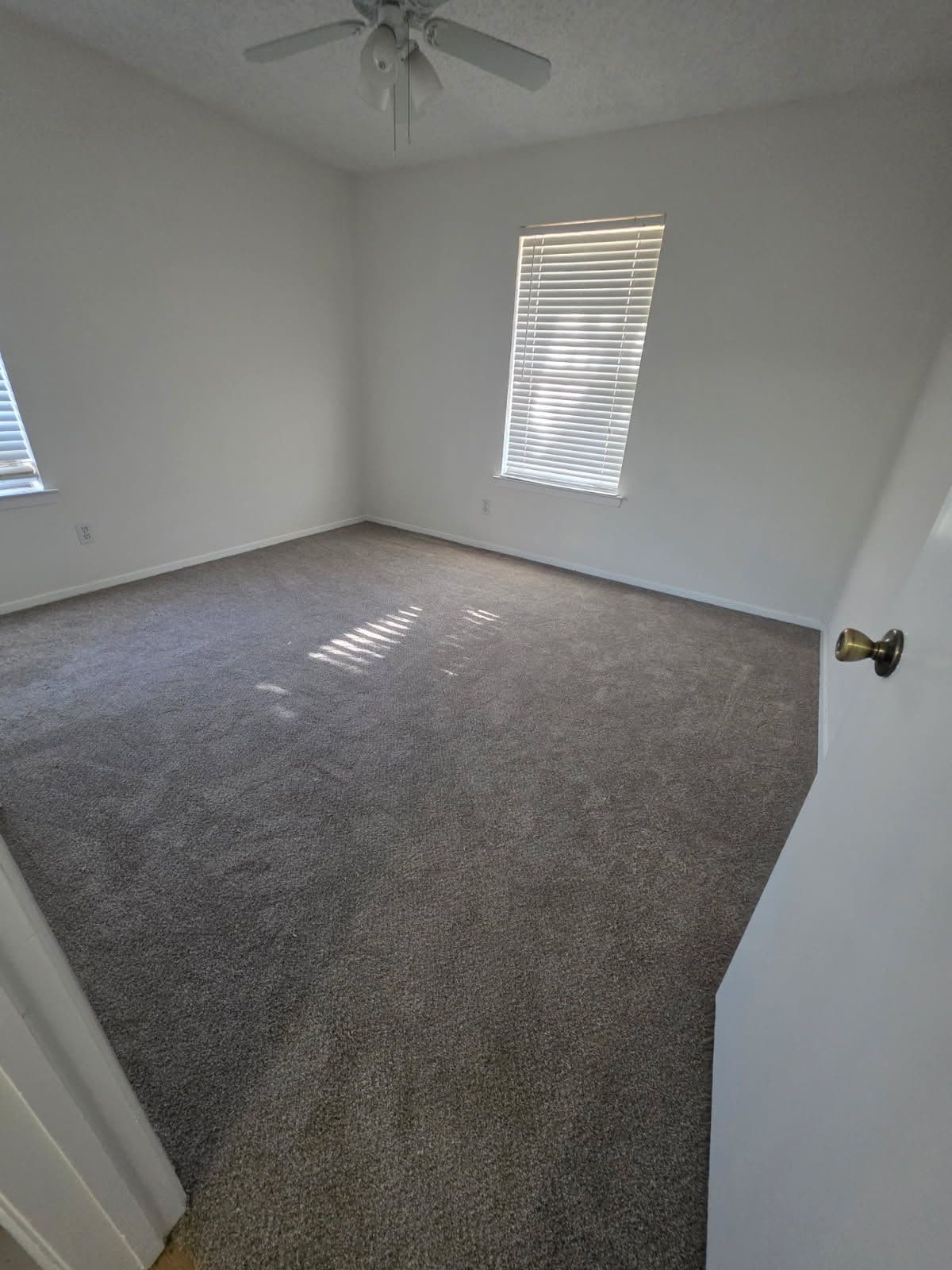 Gallery photos for Revamp Your Rooms with Cozy Carpets and Sleek Floors: Image #1