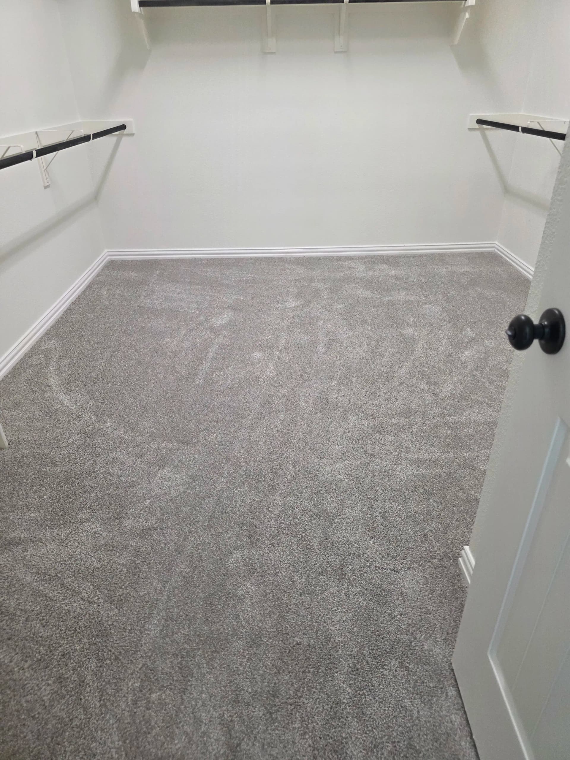 Gallery photos for 160 Yards of Fresh Carpet Installed in Waxahachie Overnight: Image #1