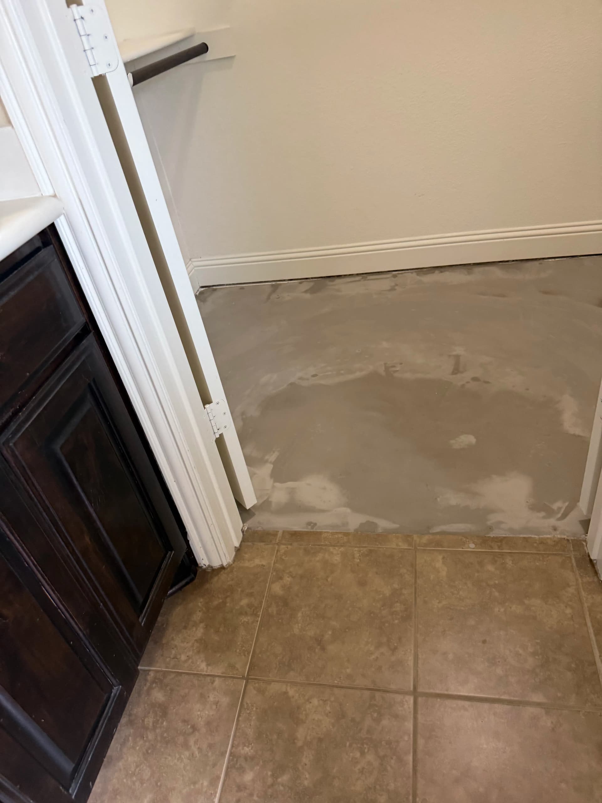 Gallery photos for Carpet to LVP Bedroom Flooring Install in Midlothian: Image #2