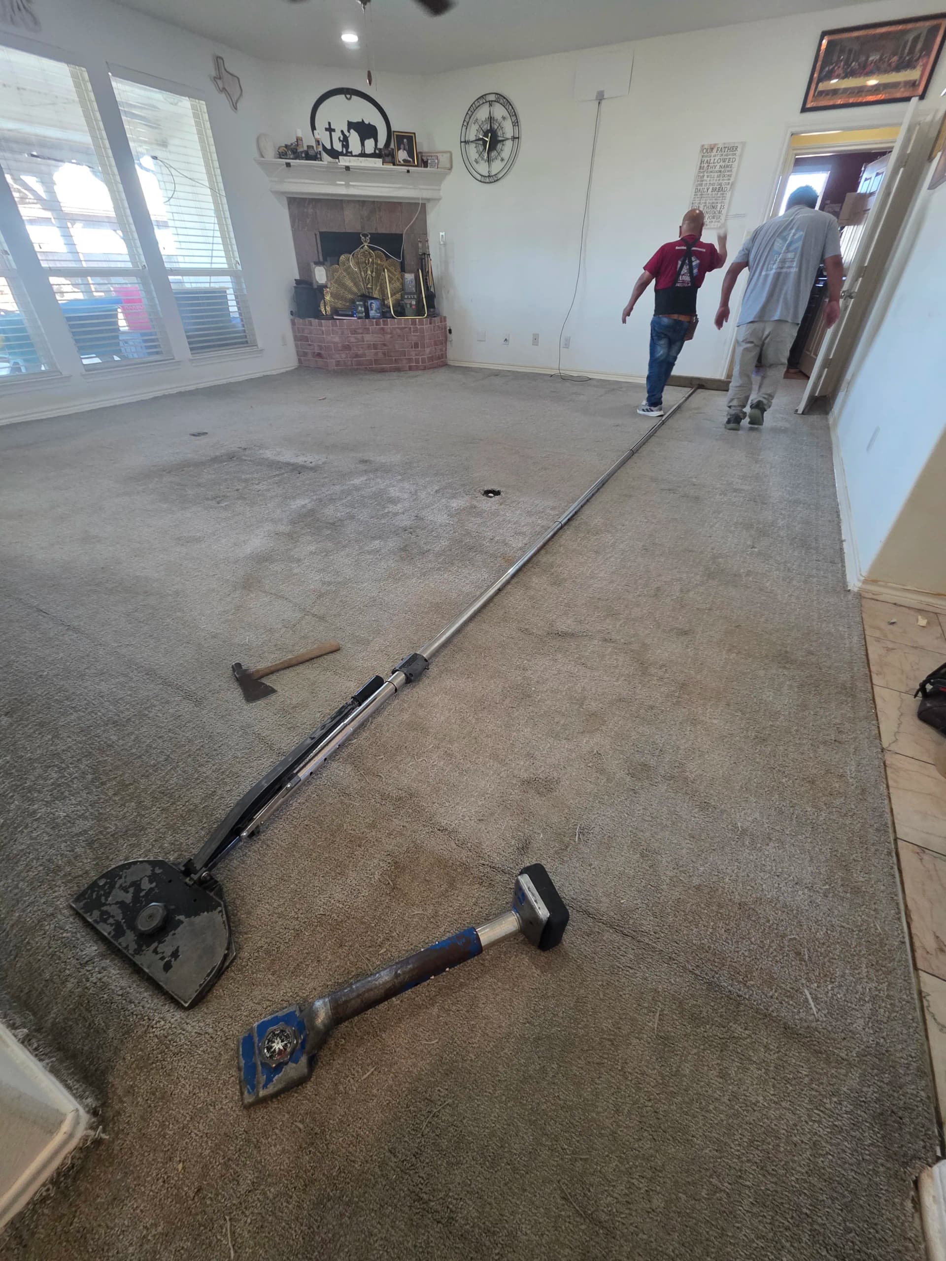 Gallery photos for Carpet Re-Stretch in Waxahachie Living Room and Hallway: Image #4