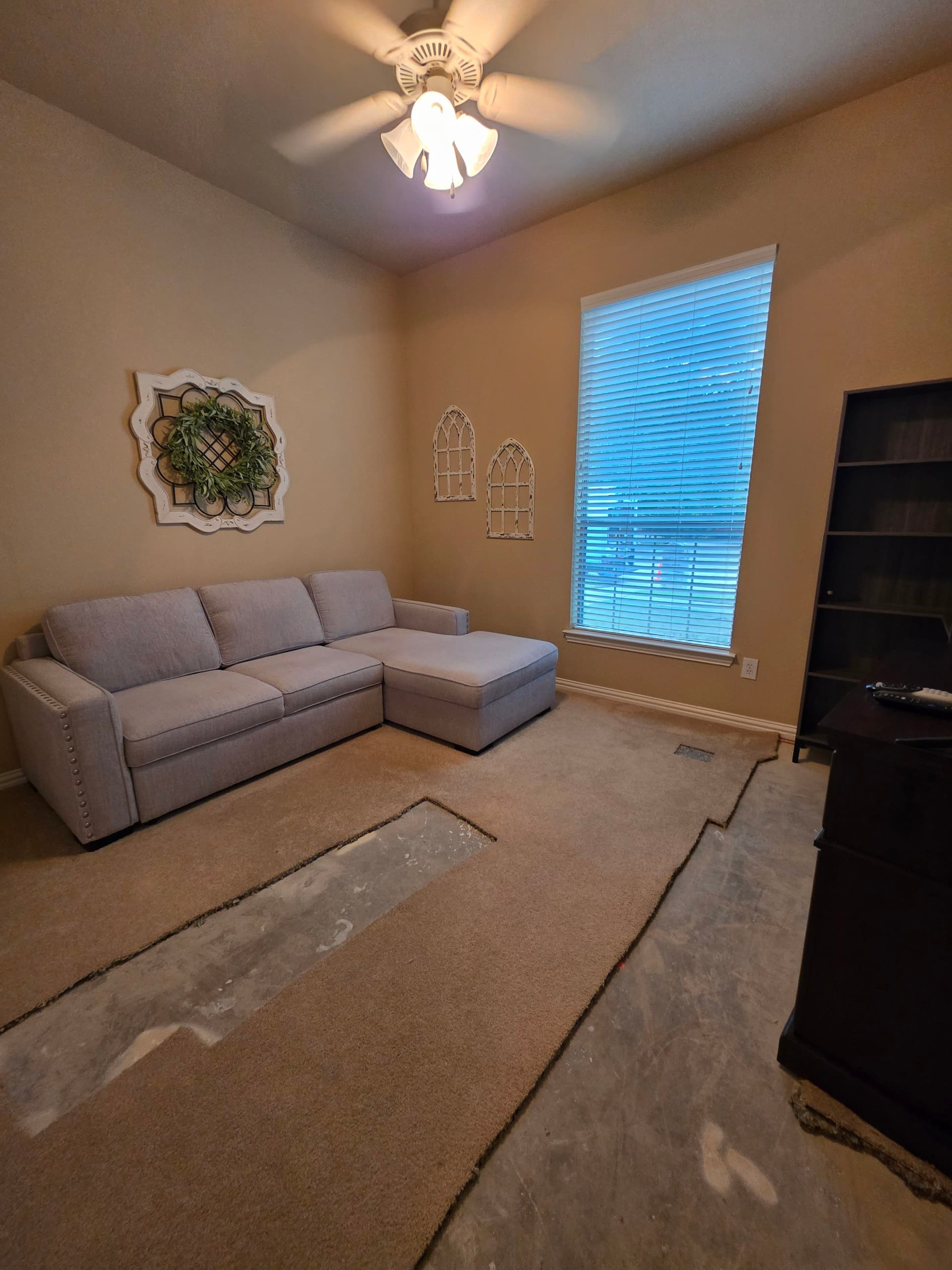 Gallery photos for Old Carpet Replaced with 7mm Luxury Vinyl Plank in 2 Rooms: Image #3