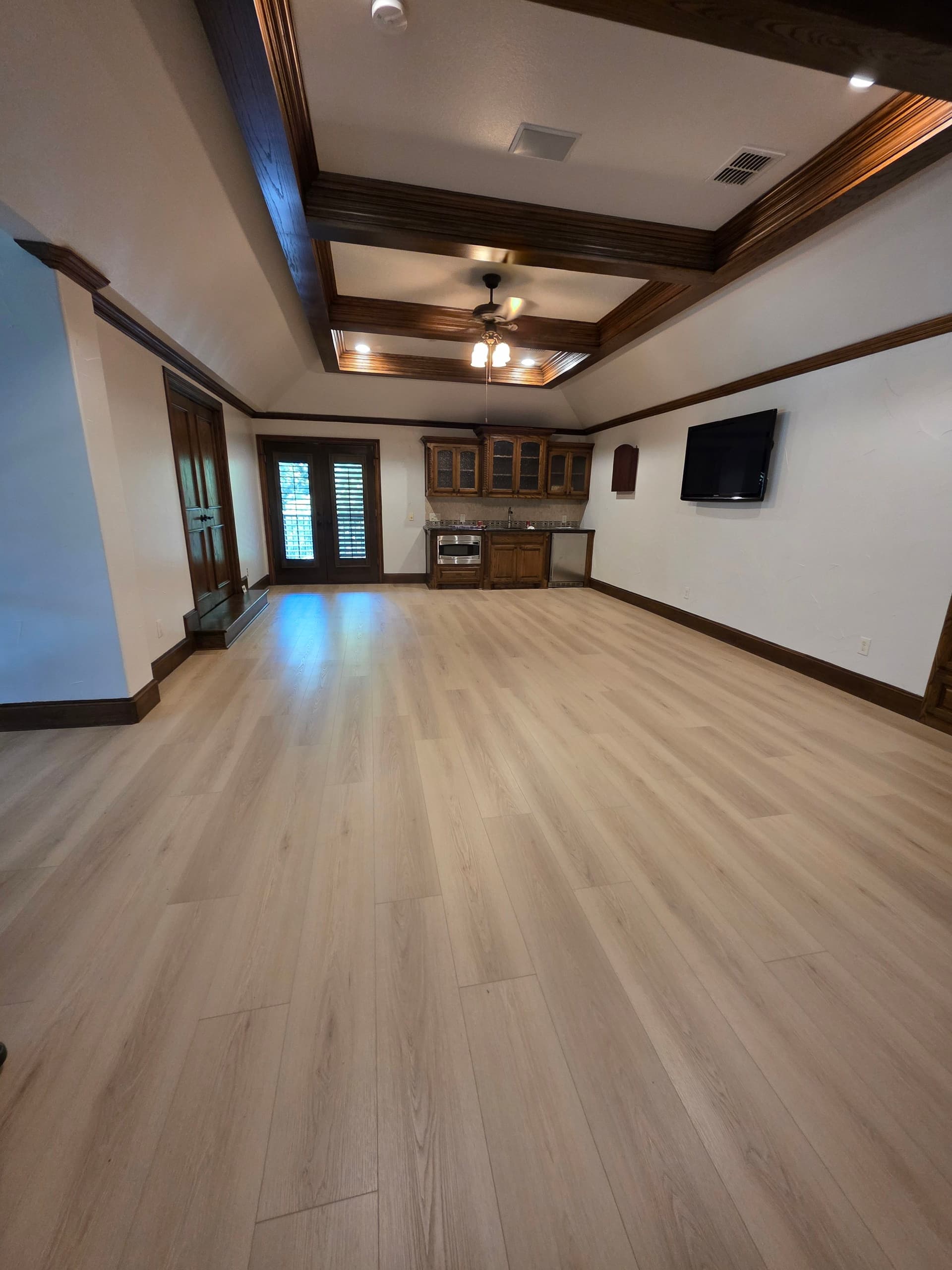 Plush 60 oz Carpet and LVP Flooring Upgrade Across Multiple Rooms image