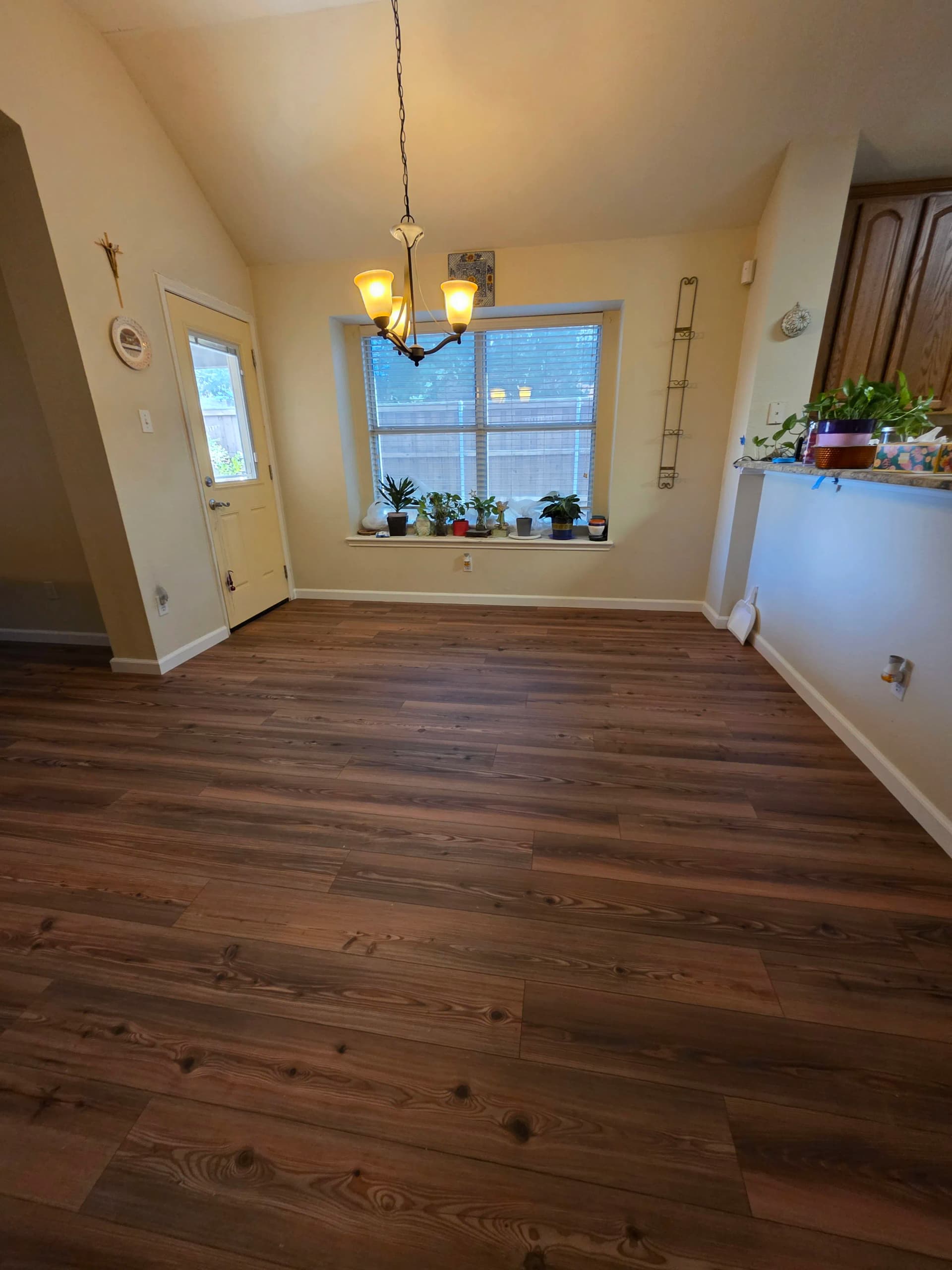 Gallery photos for 1,350 Sq Ft Luxury Vinyl Plank Install in McKinney TX: Image #8