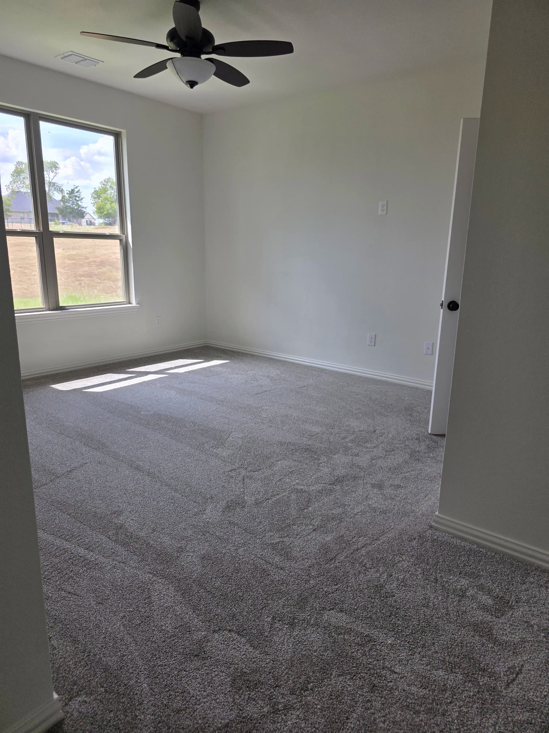Gallery photos for 160 Yards of Fresh Carpet Installed in Waxahachie Overnight: Image #8