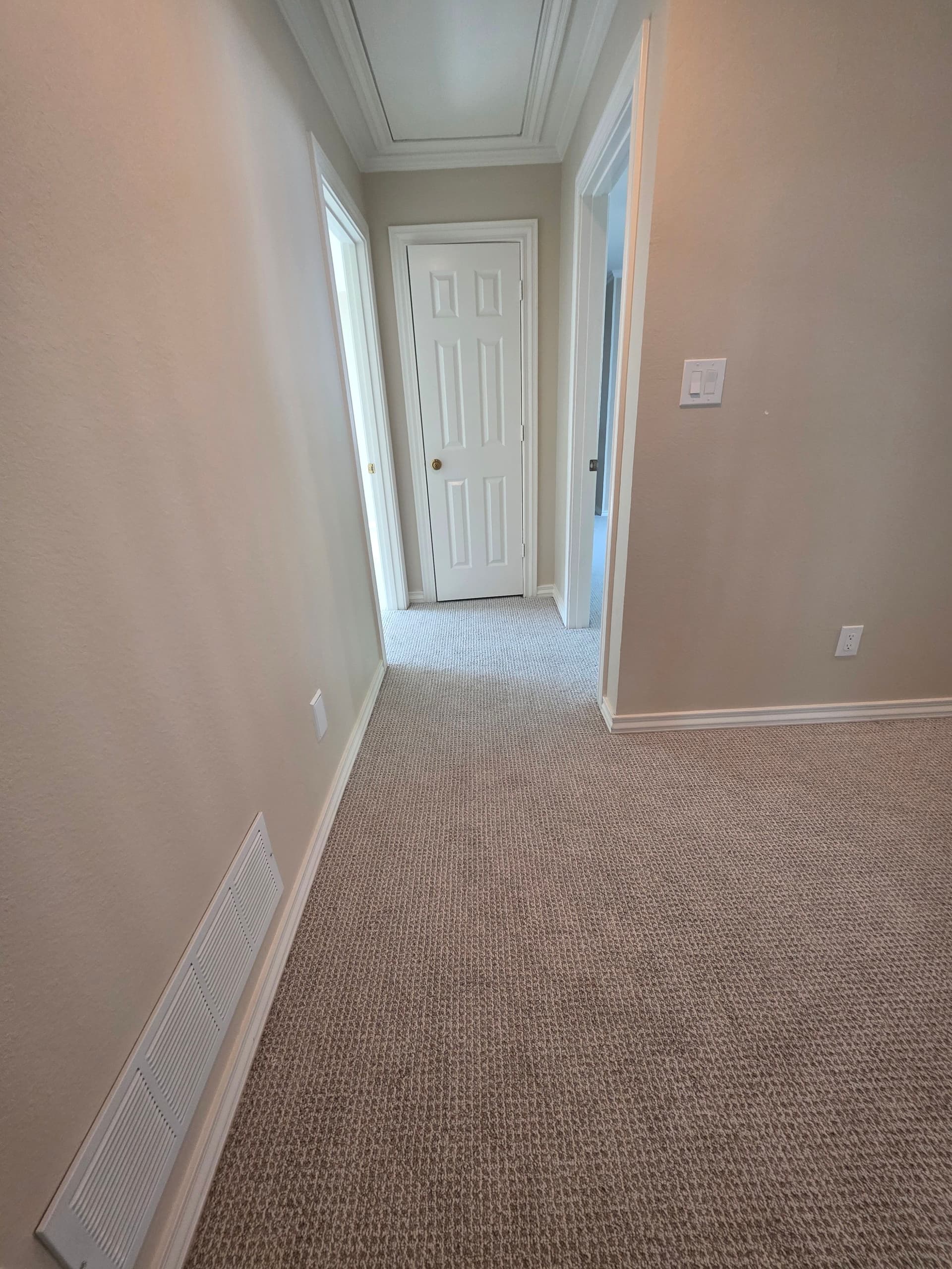 Gallery photos for 145 Yards of Berber Carpet Installed in a Single Day: Image #9