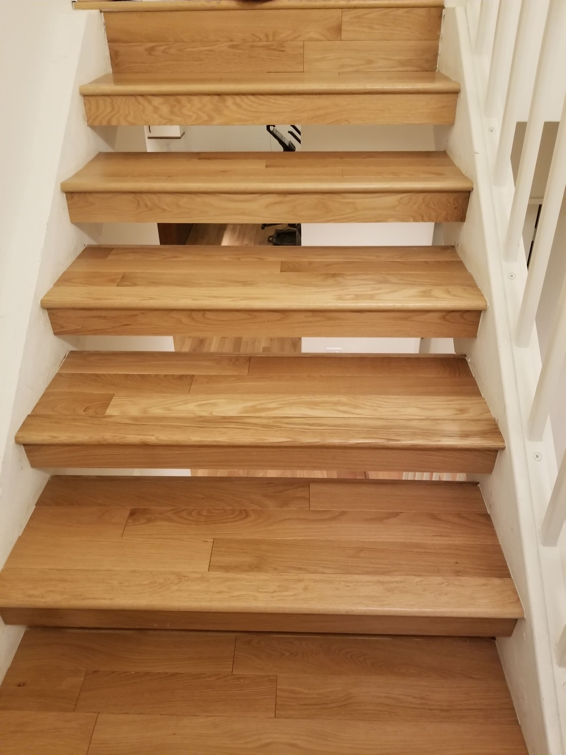 Gallery photos for Solid Hardwood Floors and Hollywood Staircase in Dallas Townhome: Image #1