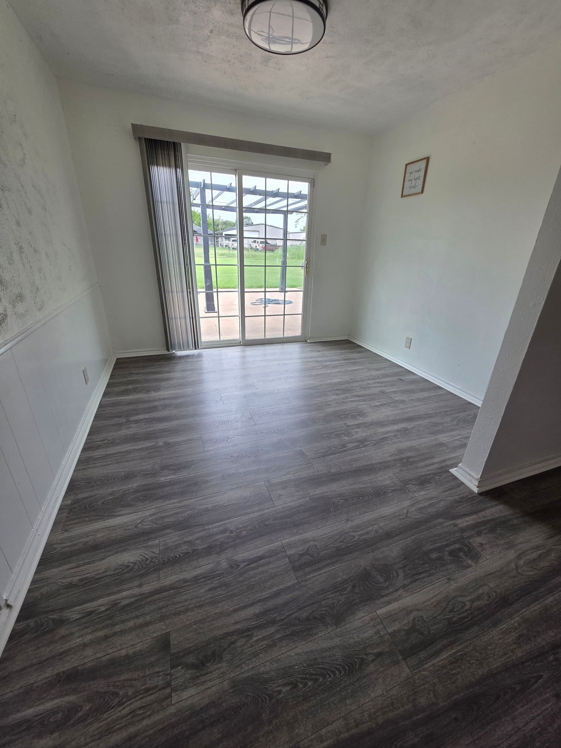 Gray-Tone Laminate Floors Installed Throughout Waxahachie Home image