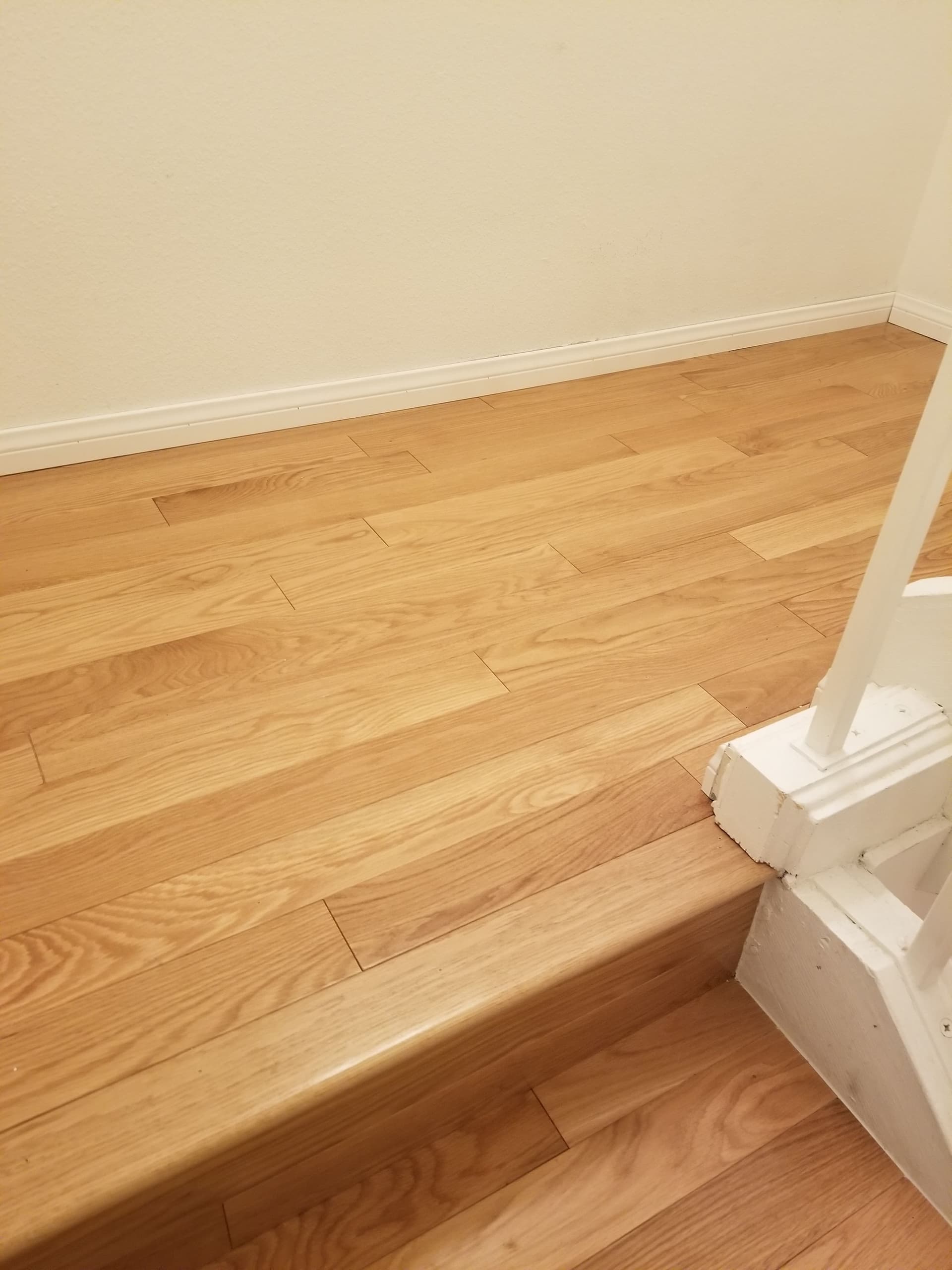 Gallery photos for Solid Hardwood Floors and Hollywood Staircase in Dallas Townhome: Image #8
