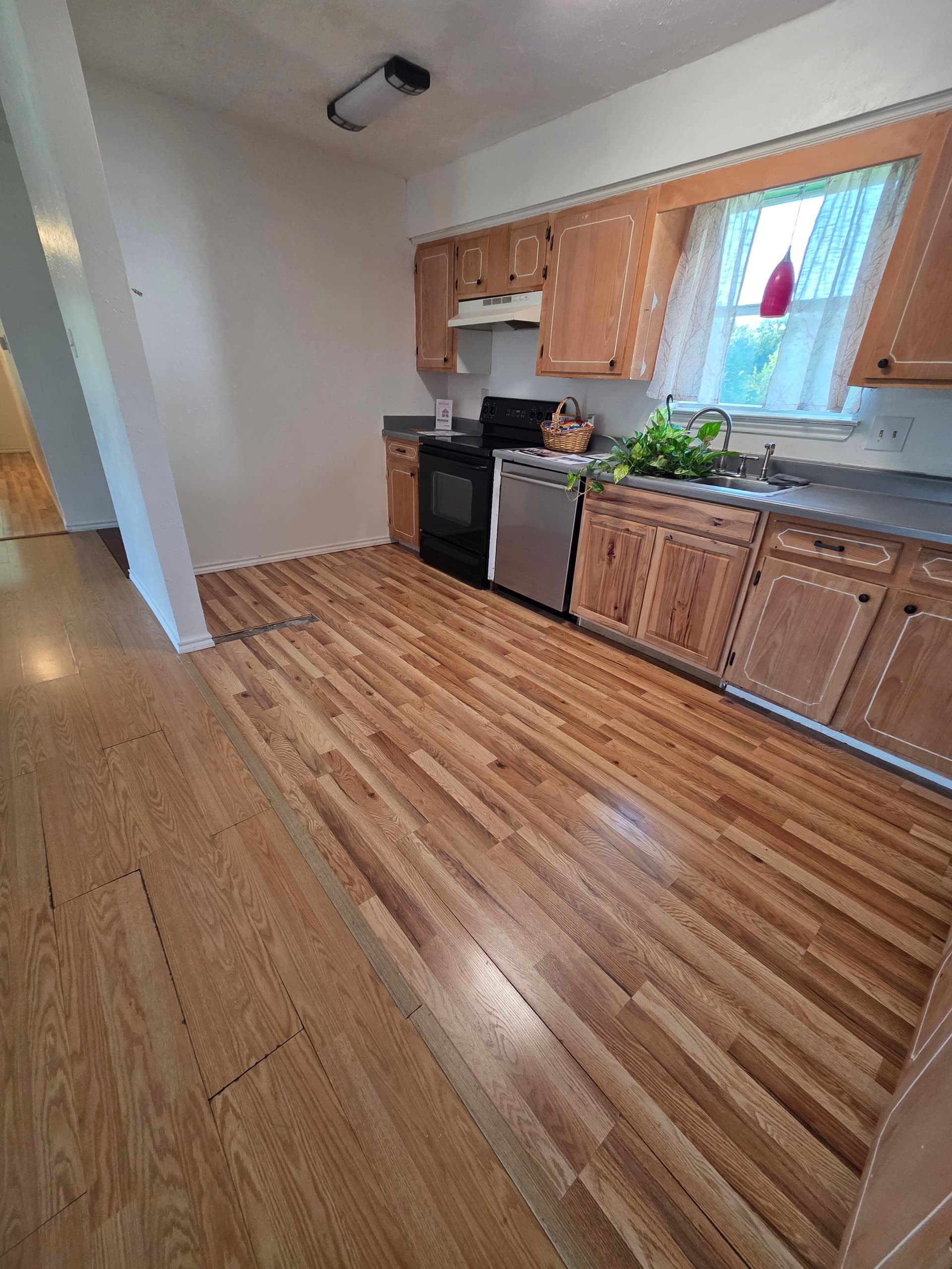 Gallery photos for Laminate Flooring Demo and Install in Waxahachie TX: Image #2