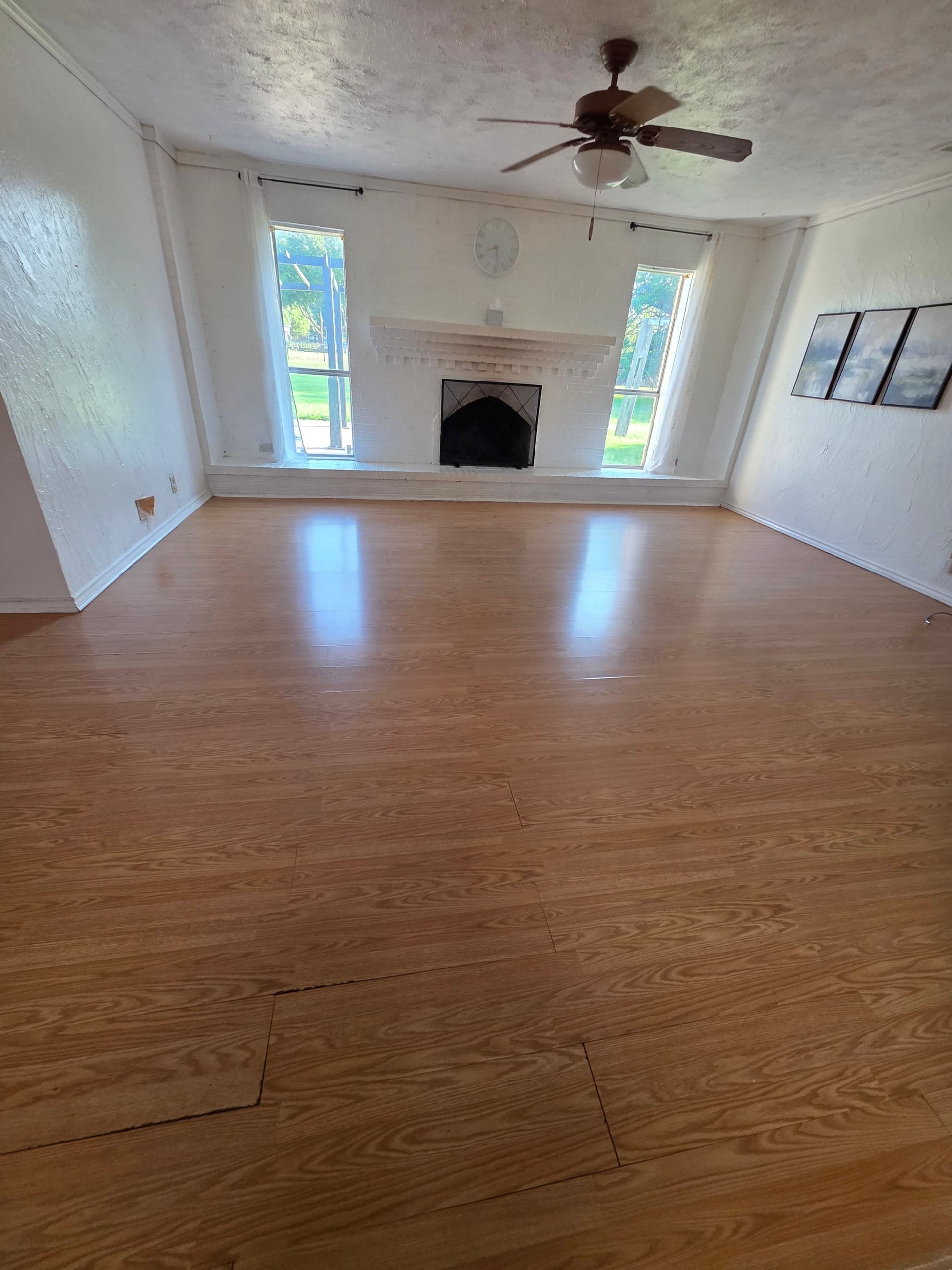 Gallery photos for Laminate Flooring Demo and Install in Waxahachie TX: Image #4