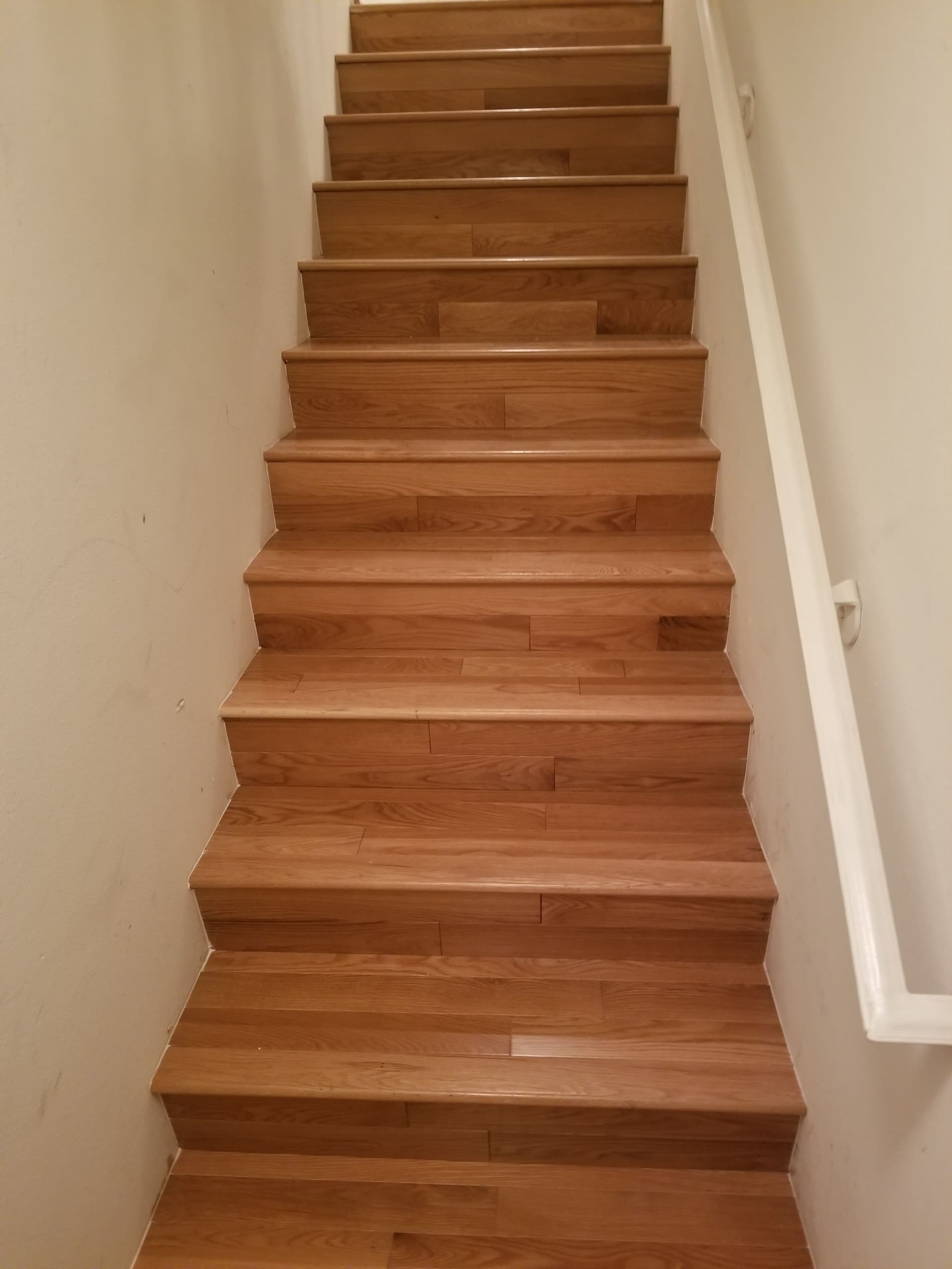 Gallery photos for Solid Hardwood Floors and Hollywood Staircase in Dallas Townhome: Image #4