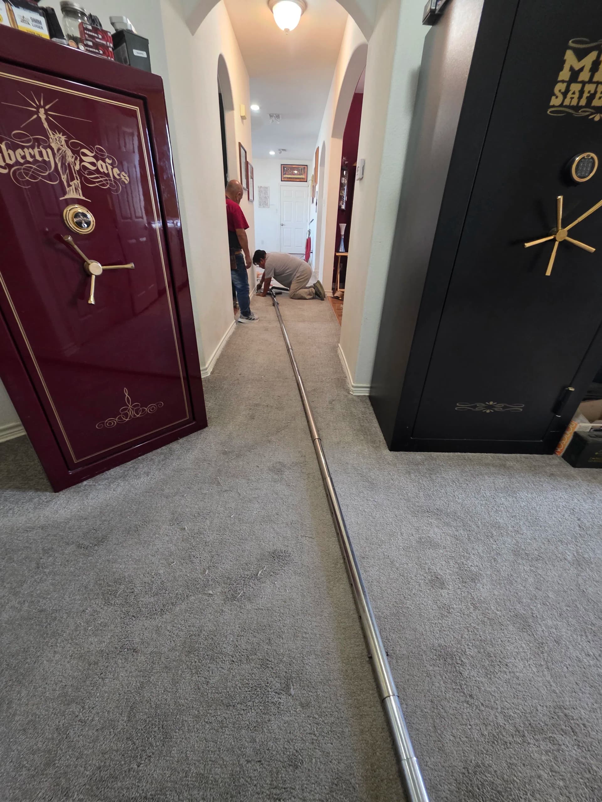 Gallery photos for Carpet Re-Stretch in Waxahachie Living Room and Hallway: Image #6