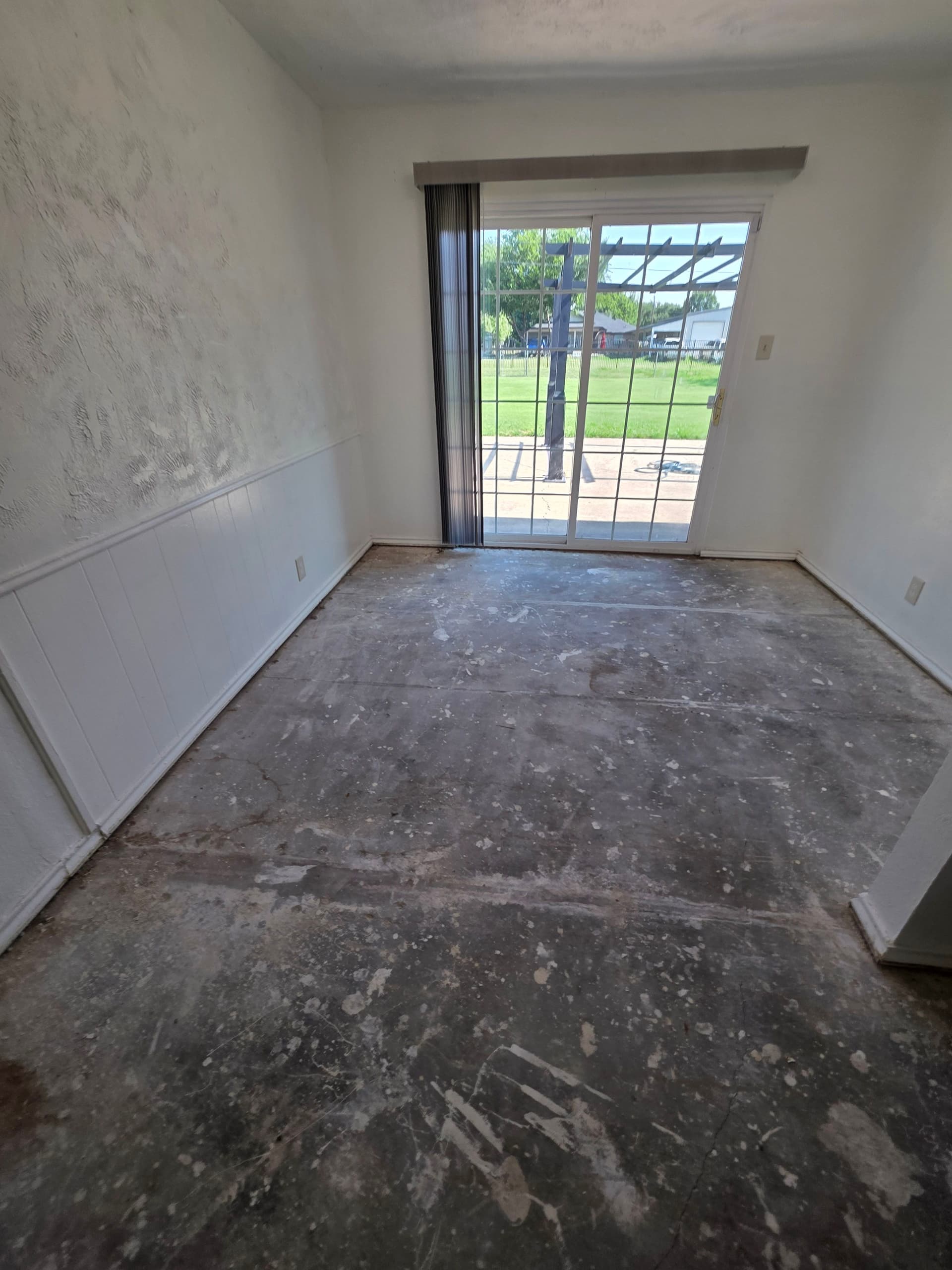Gallery photos for Laminate Flooring Demo and Install in Waxahachie TX: Image #7