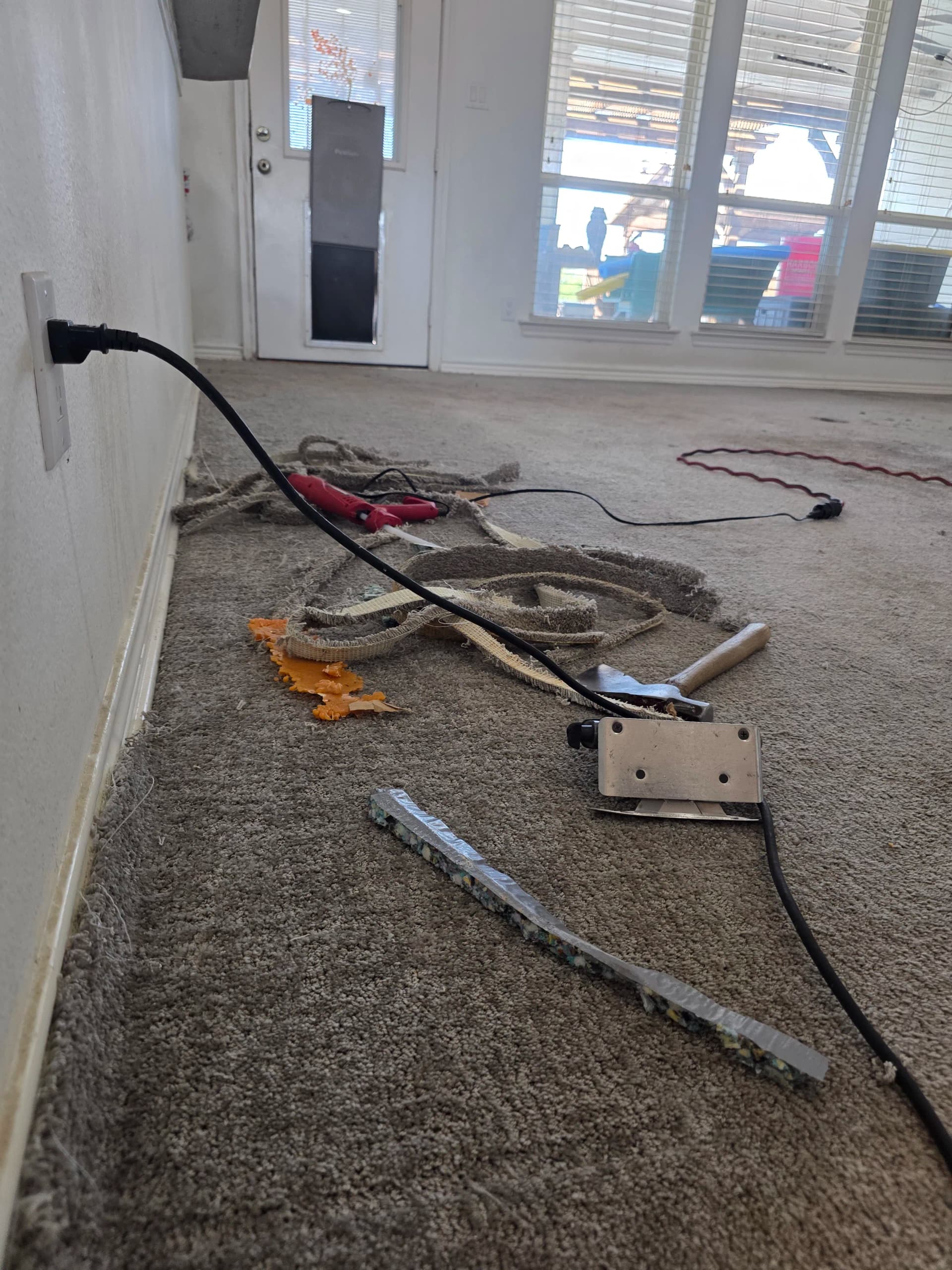 Gallery photos for Carpet Re-Stretch in Waxahachie Living Room and Hallway: Image #5